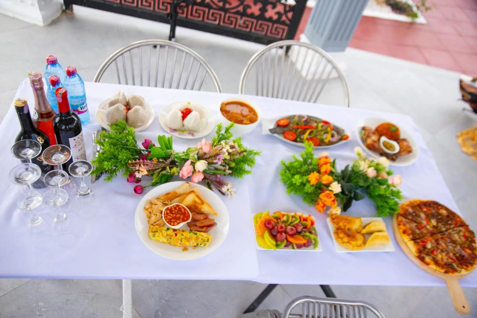 Food and drinks in Bella Ella Hotel & Event Center