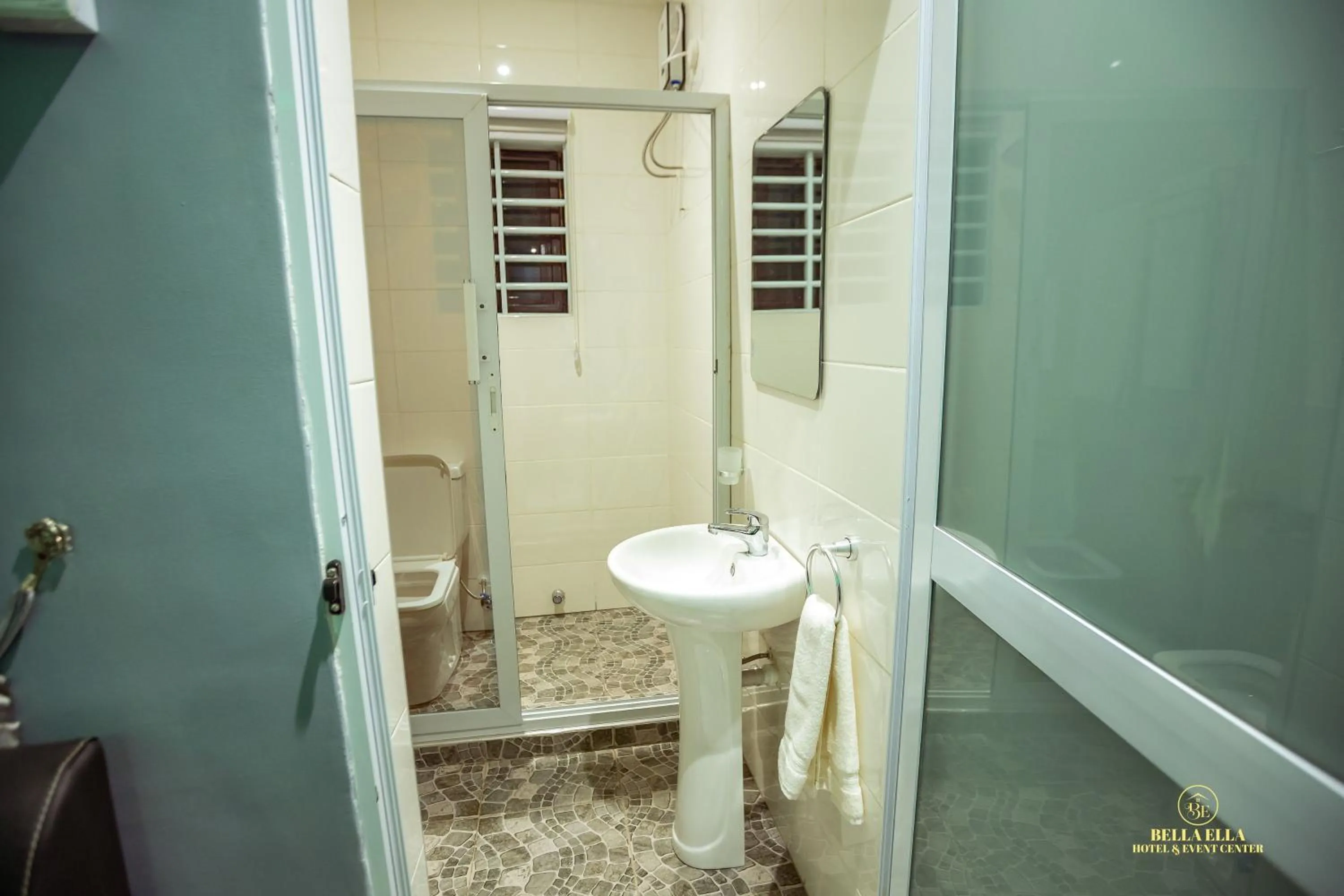 Shower in Bella Ella Hotel & Event Center