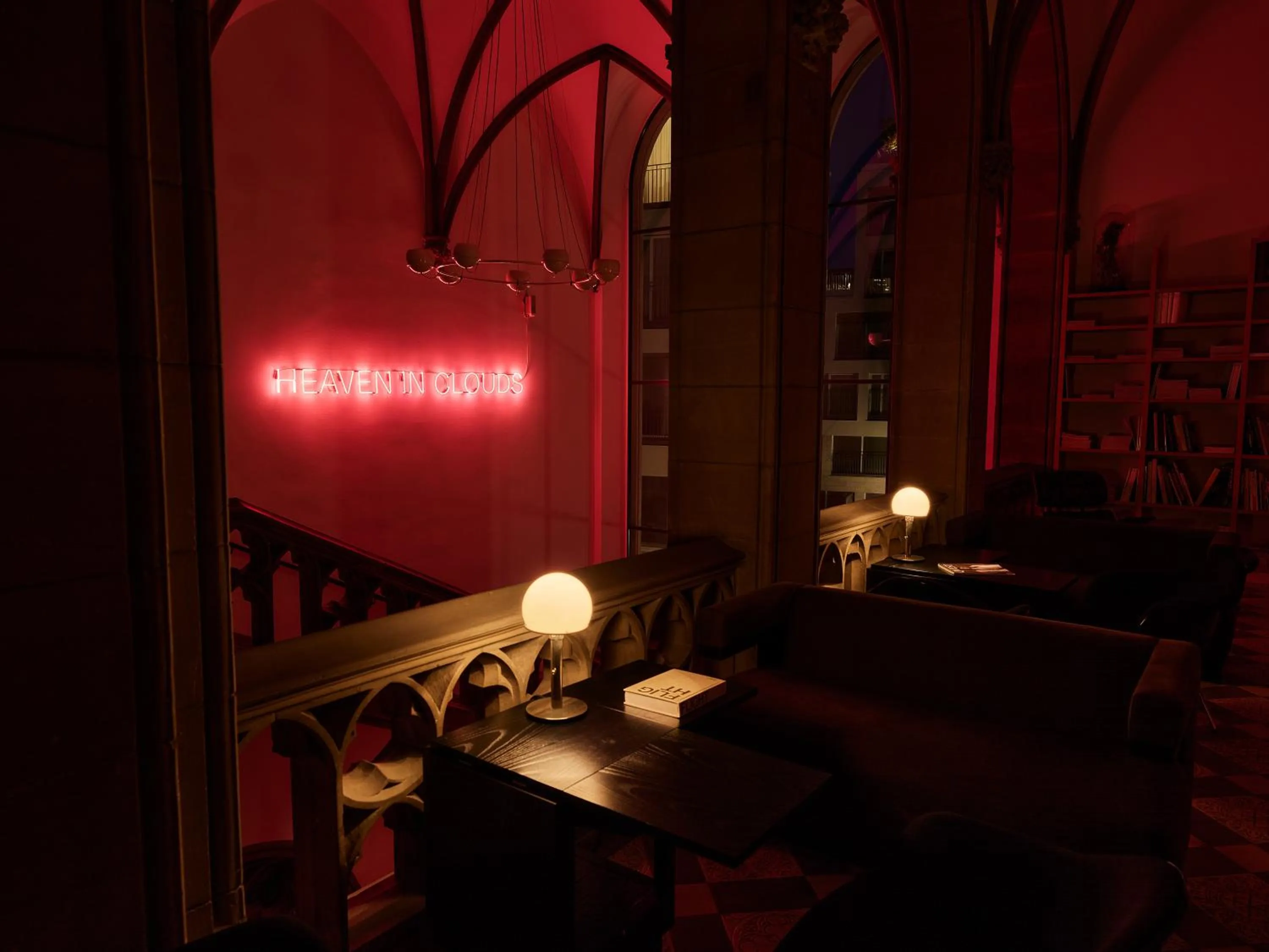 Library in THE QVEST hideaway