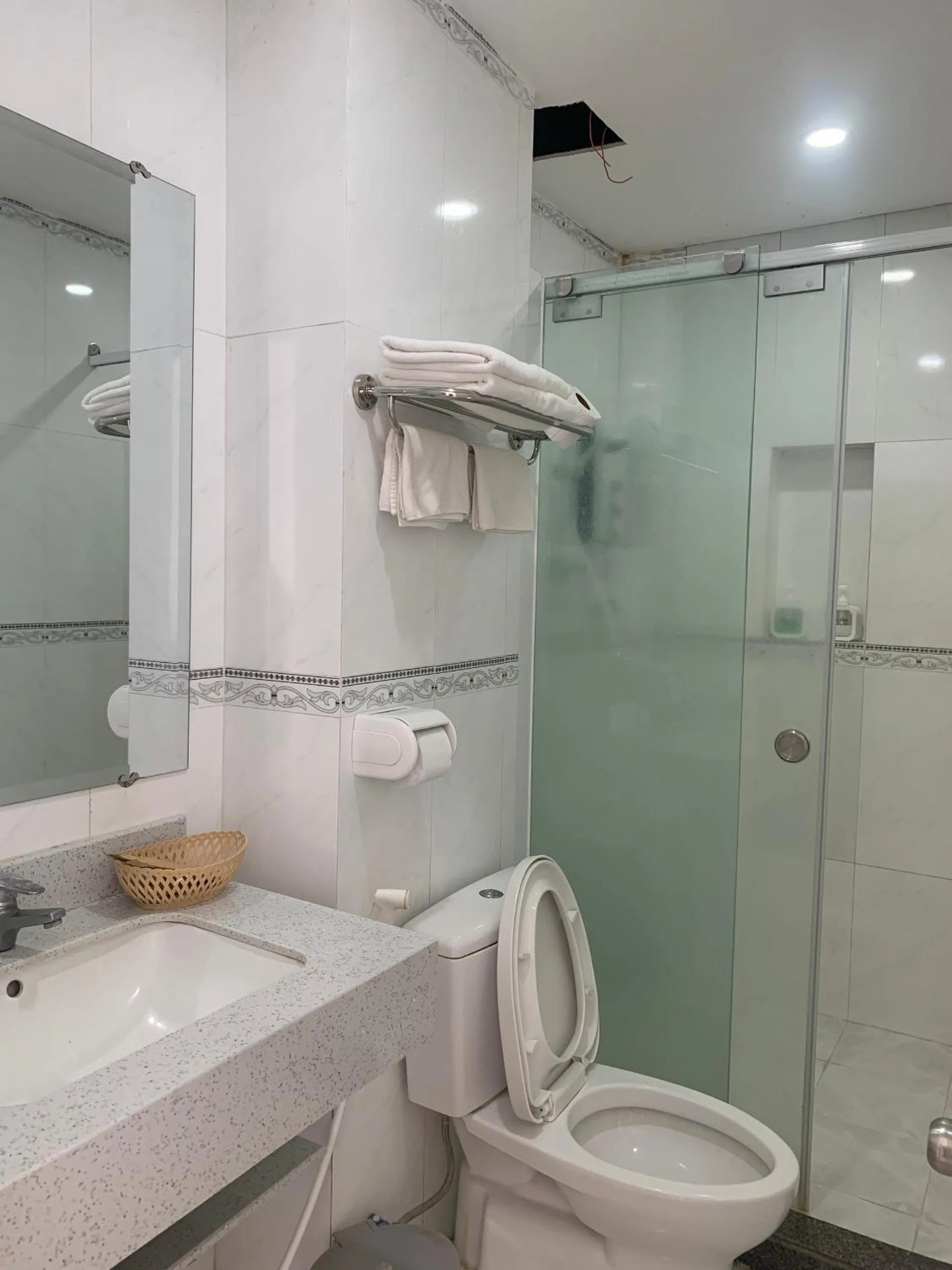 Shower in Thuan Phat House Soc Trang