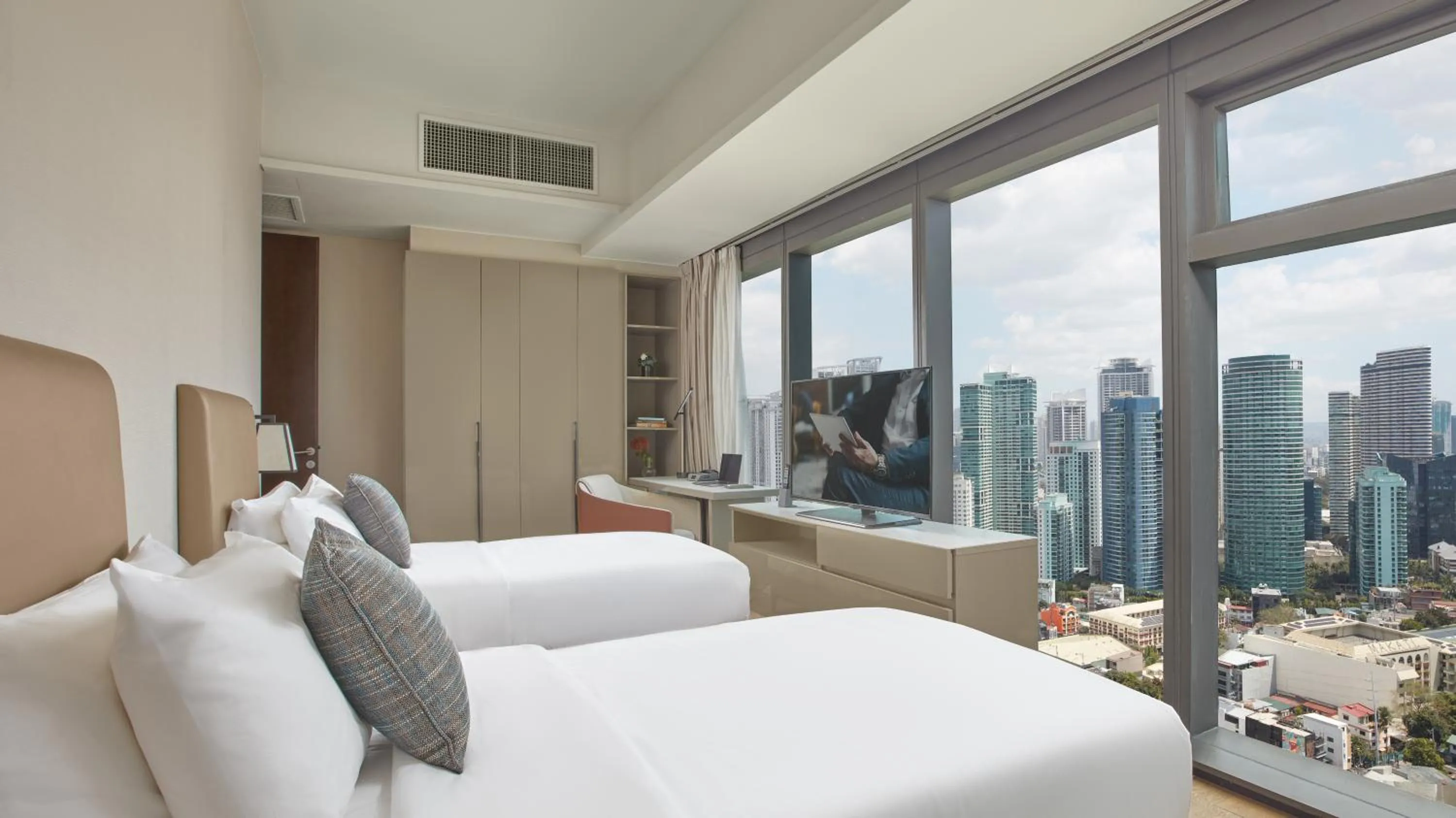 Bedroom, Bed in Oakwood Makati Avenue