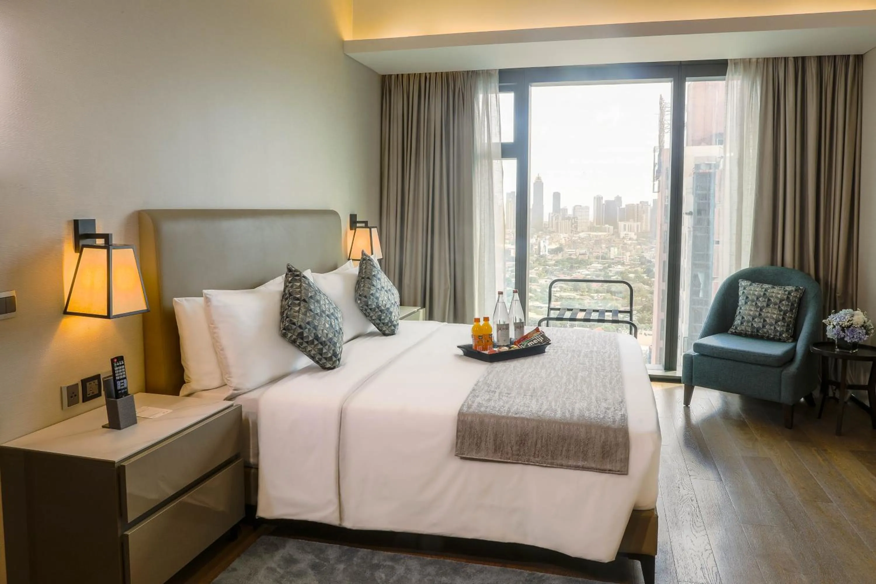 Bedroom, Bed in Oakwood Makati Avenue