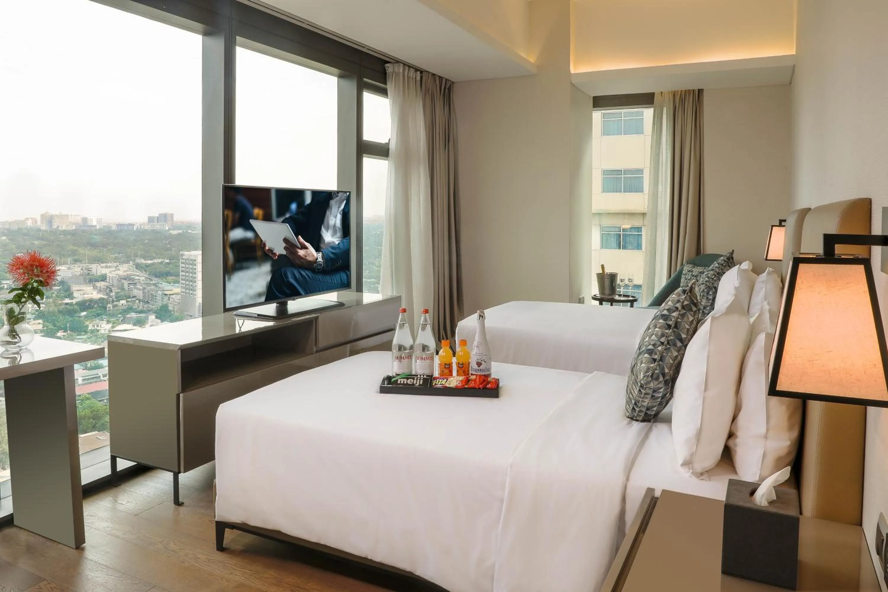 Bedroom, Bed in Oakwood Makati Avenue