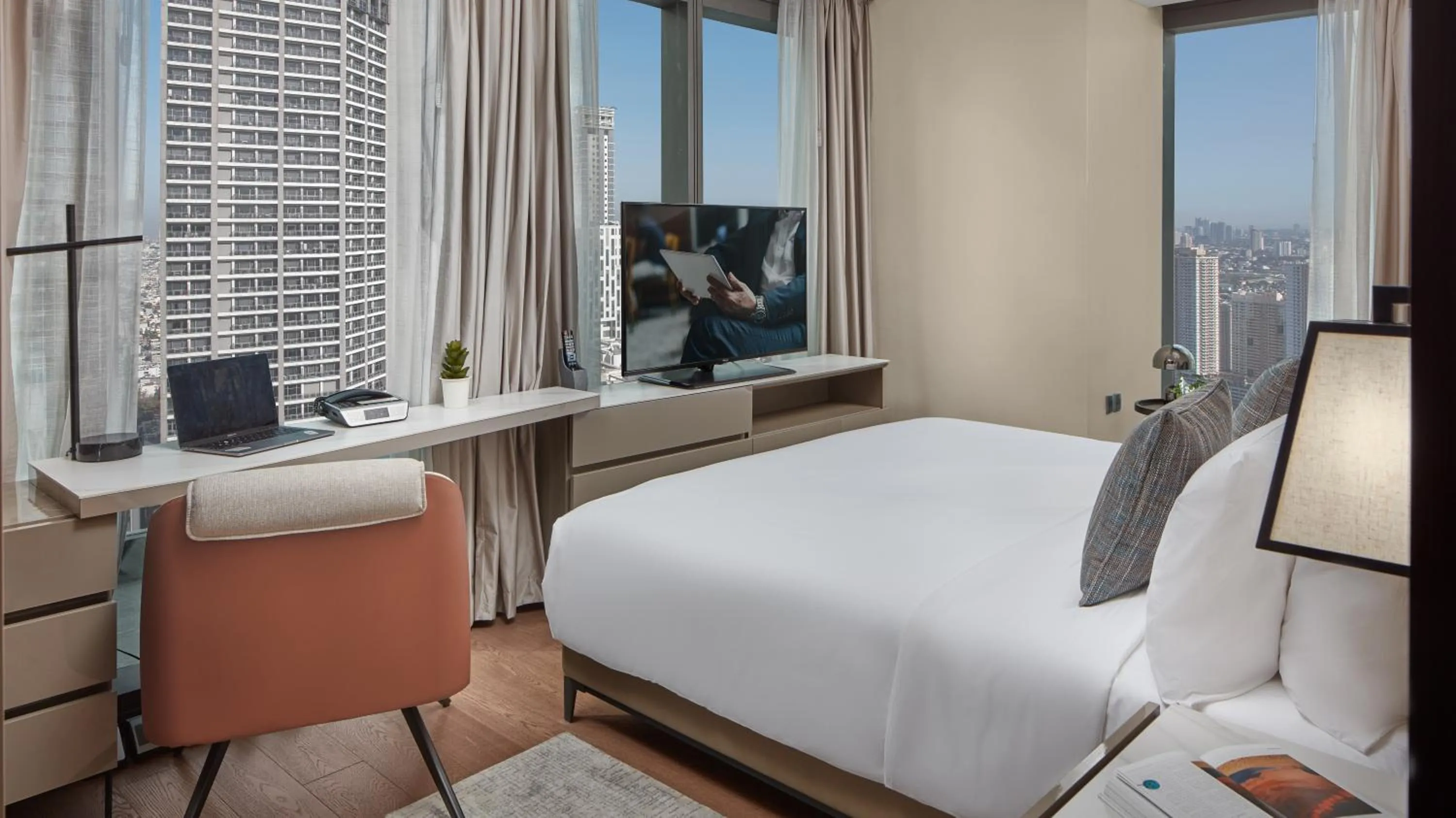 Bedroom, Bed in Oakwood Makati Avenue