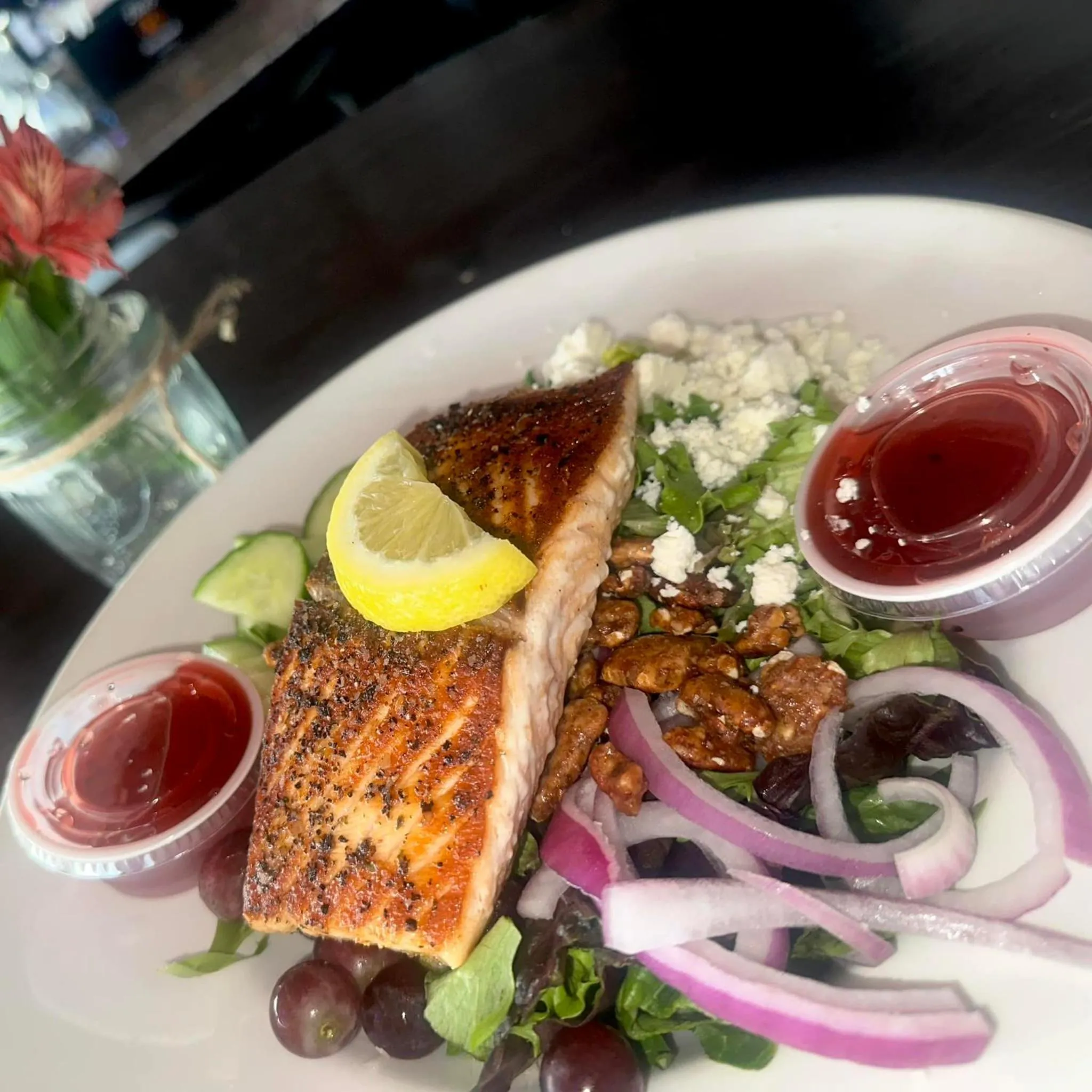 Restaurant/places to eat in Riverview Hotel