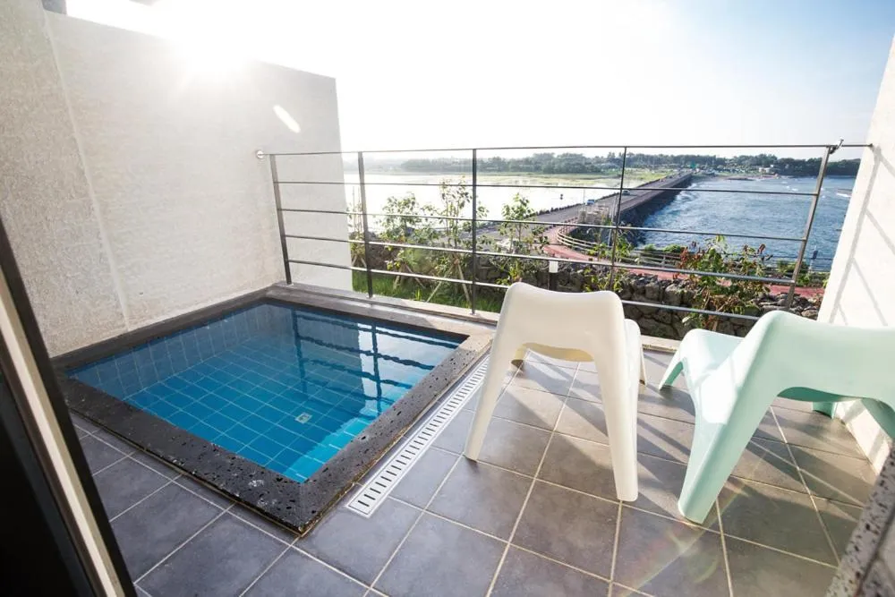 Hot Tub in Jeju Chrismas Resort