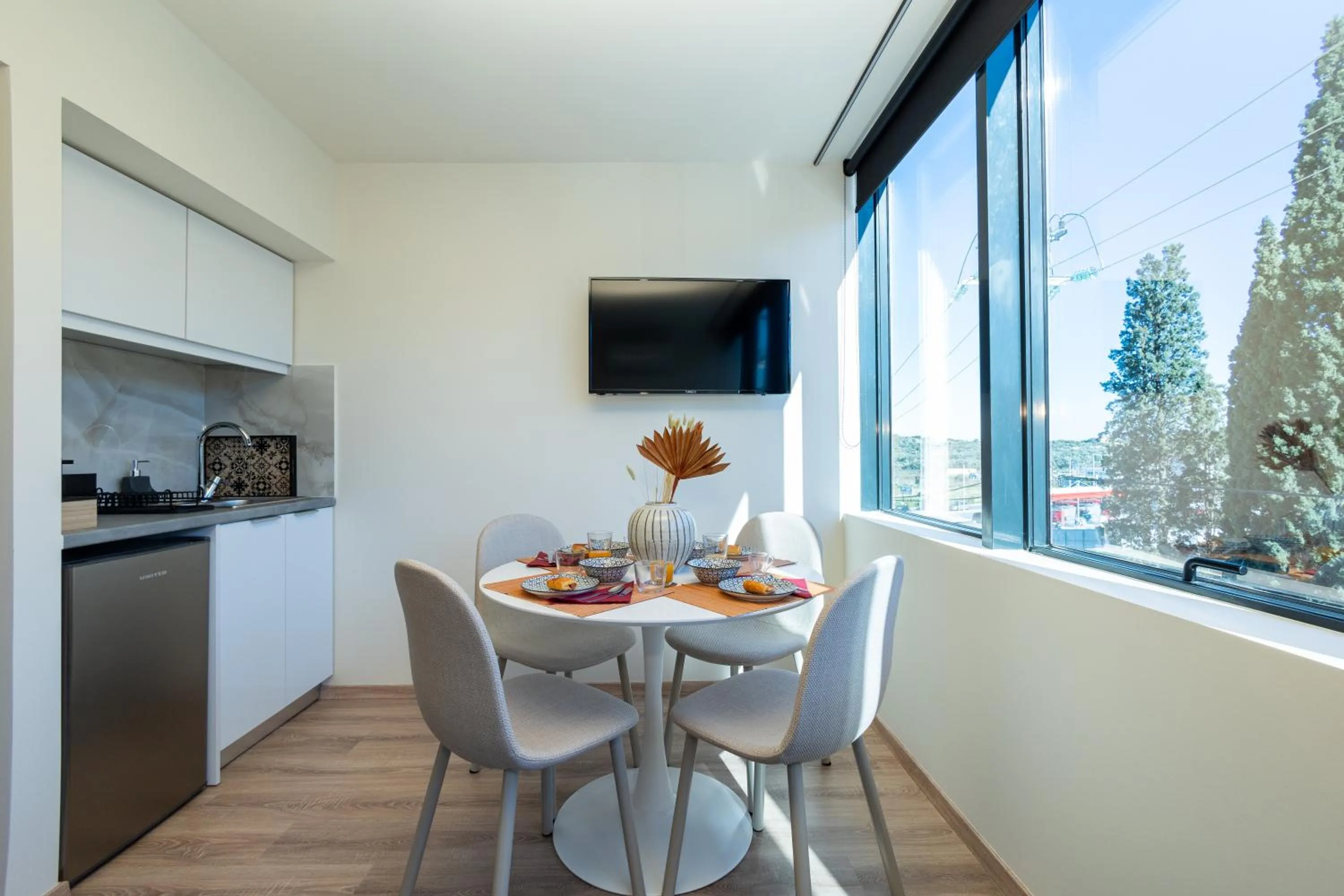 Kitchen or kitchenette in Athens Airport Living spaces