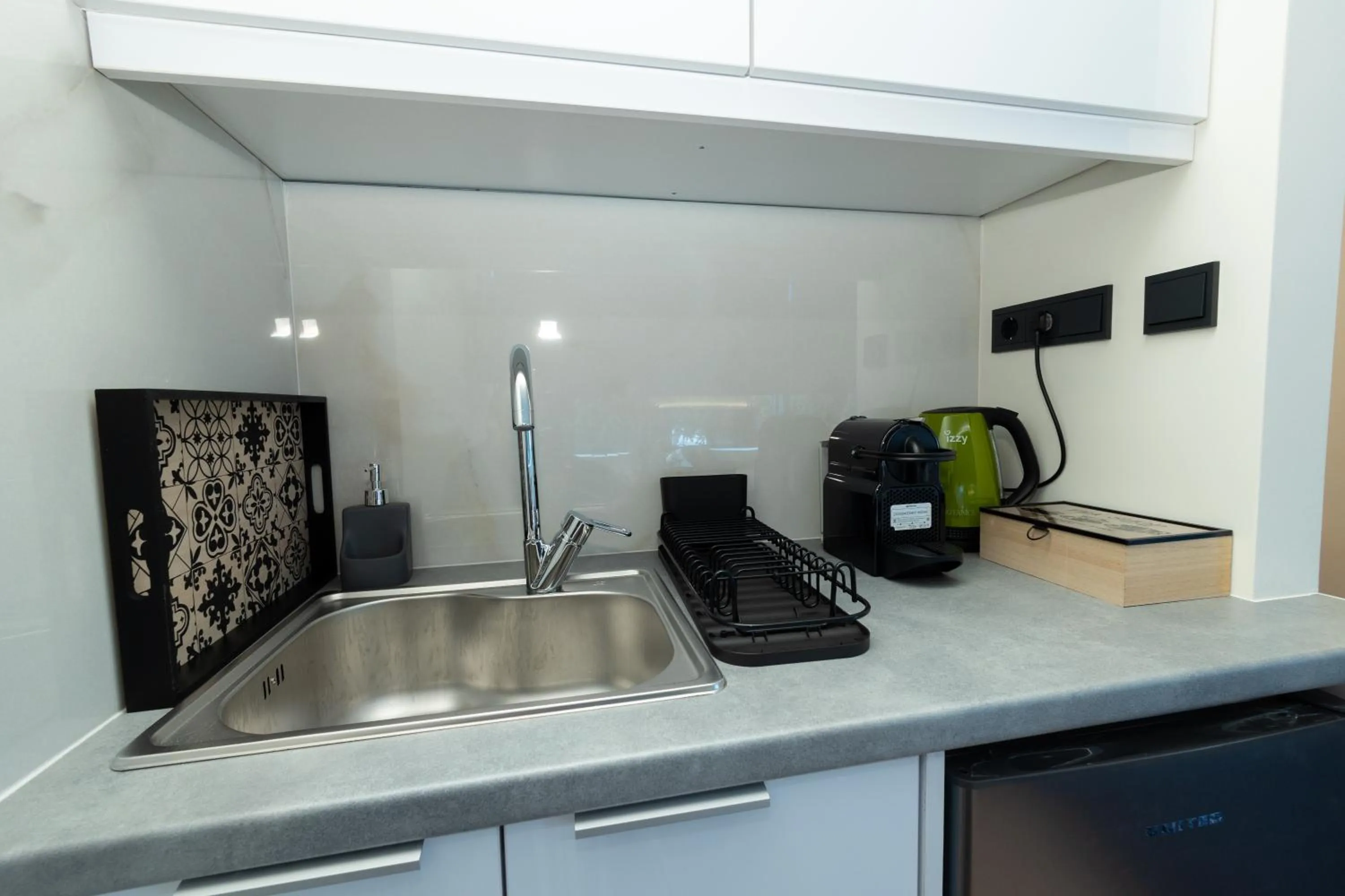 Kitchen or kitchenette in Athens Airport Living spaces