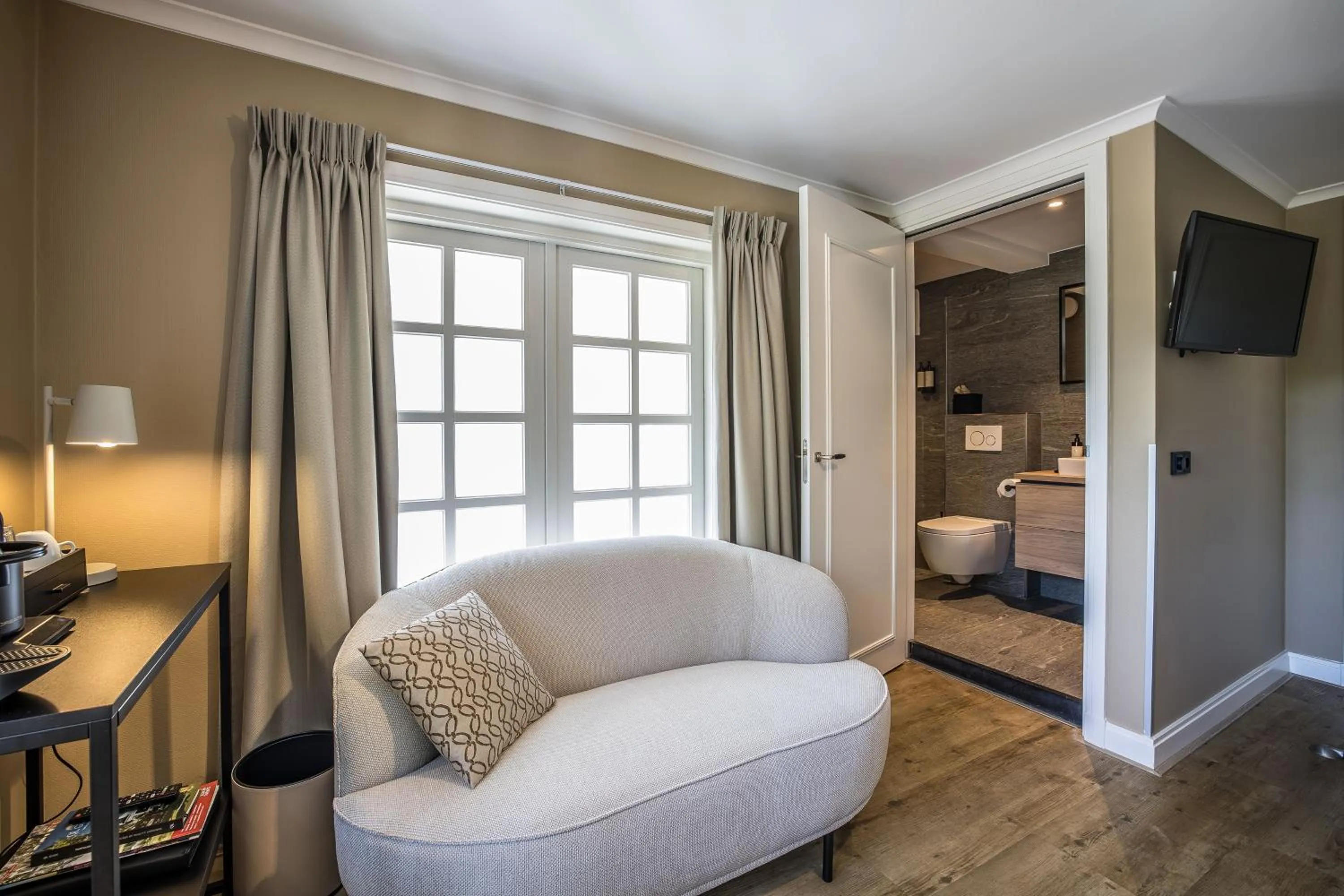 Bathroom, Bed in Landgoed De Uitkijk Hellendoorn