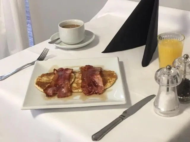 American breakfast in Silverstone Golf Club And Hotel