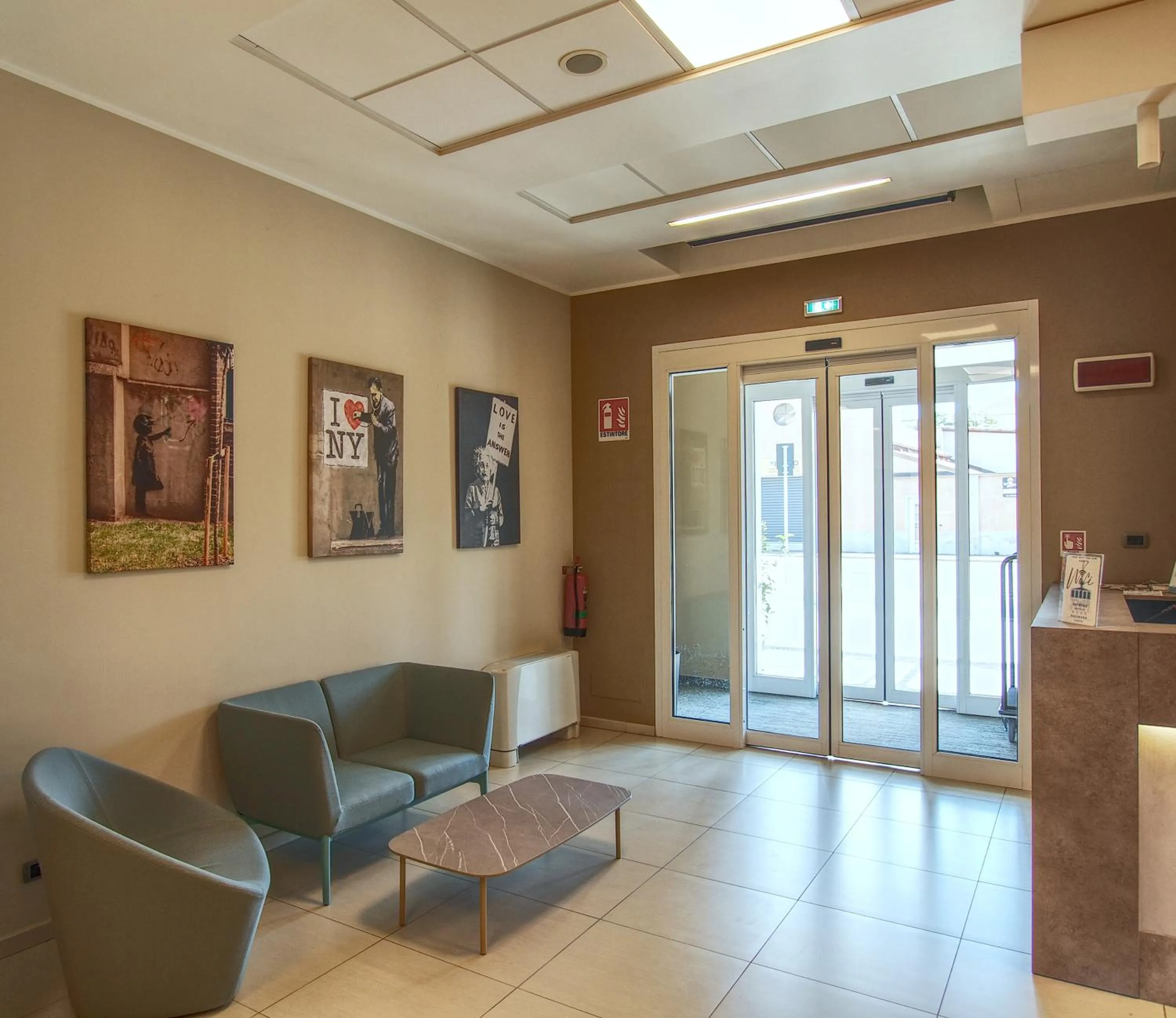 Lobby or reception in Tower Hotel Malpensa