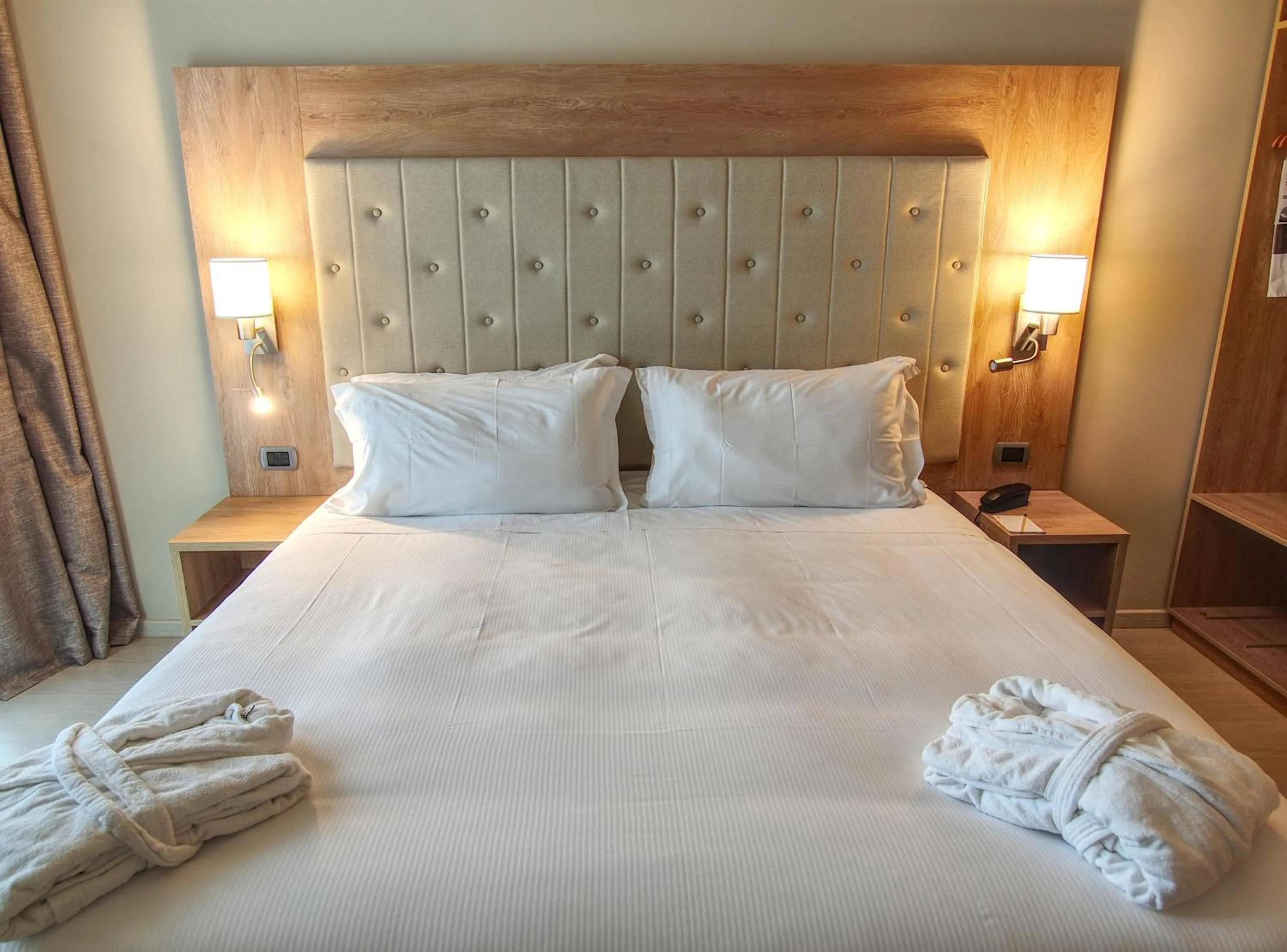 Bedroom, Bed in Tower Hotel Malpensa