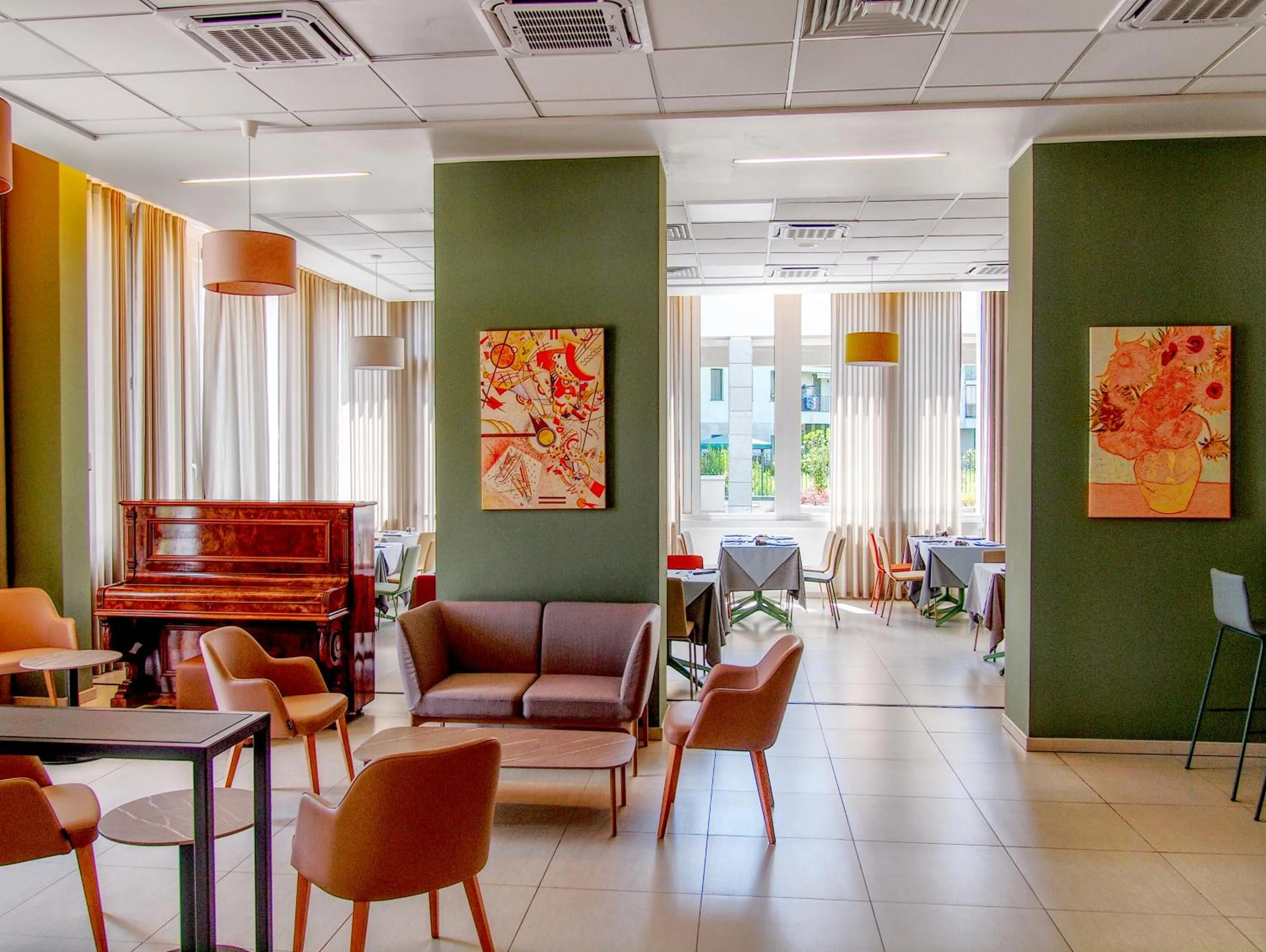 Lounge or bar in Tower Hotel Malpensa