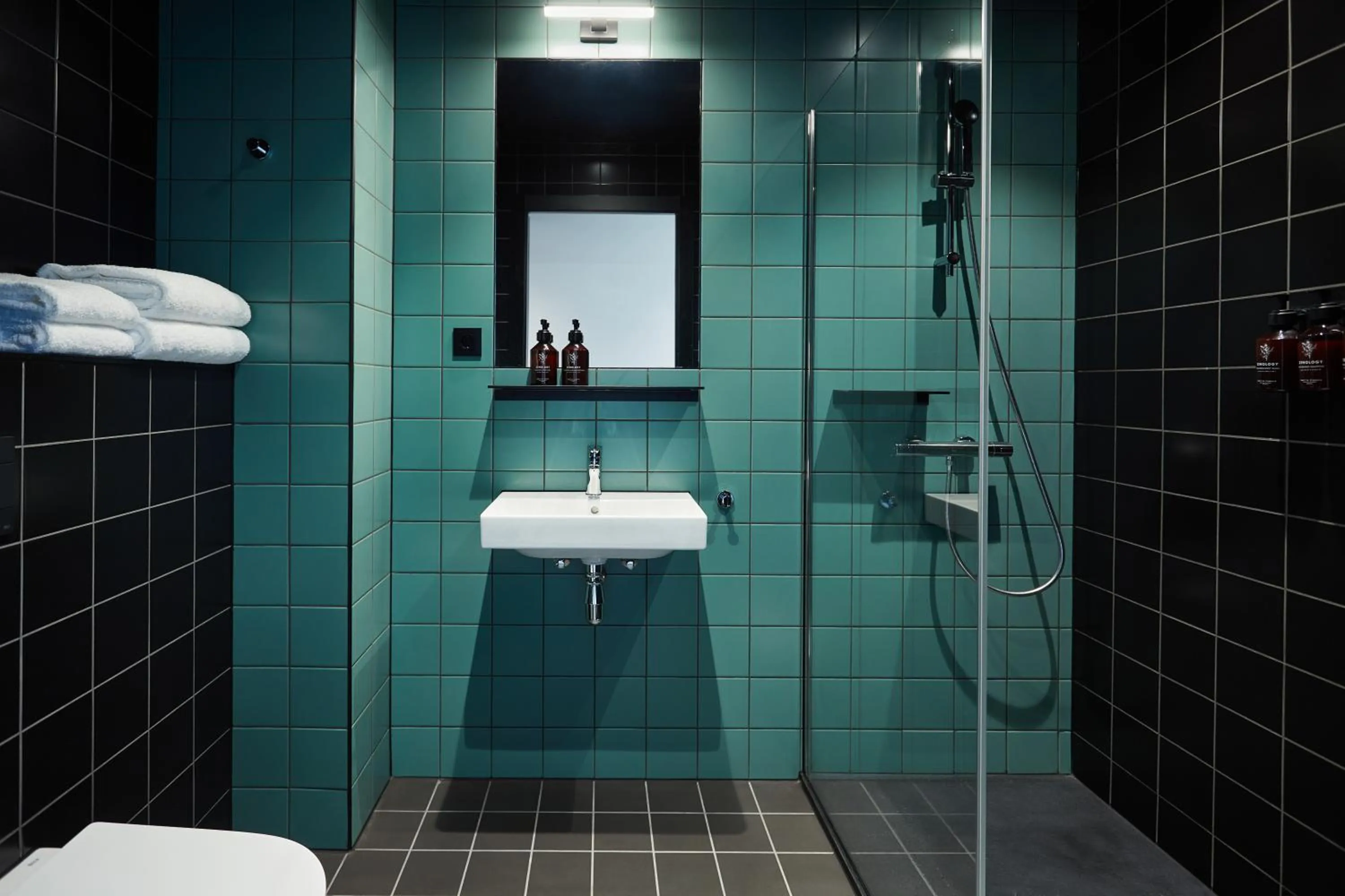 Shower in The Social Hub San Sebastián