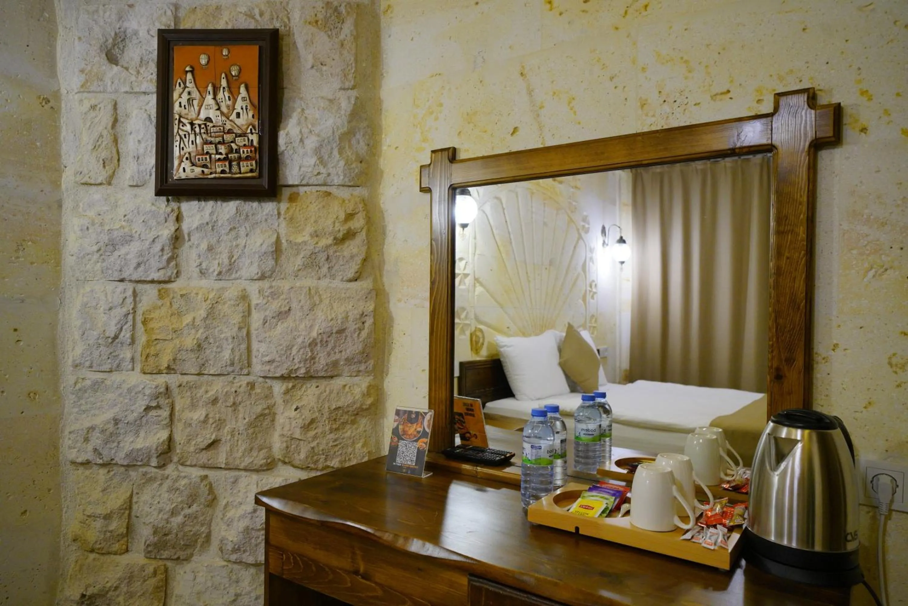 Coffee/tea facilities, Bed in Enjoy Stone Hotel