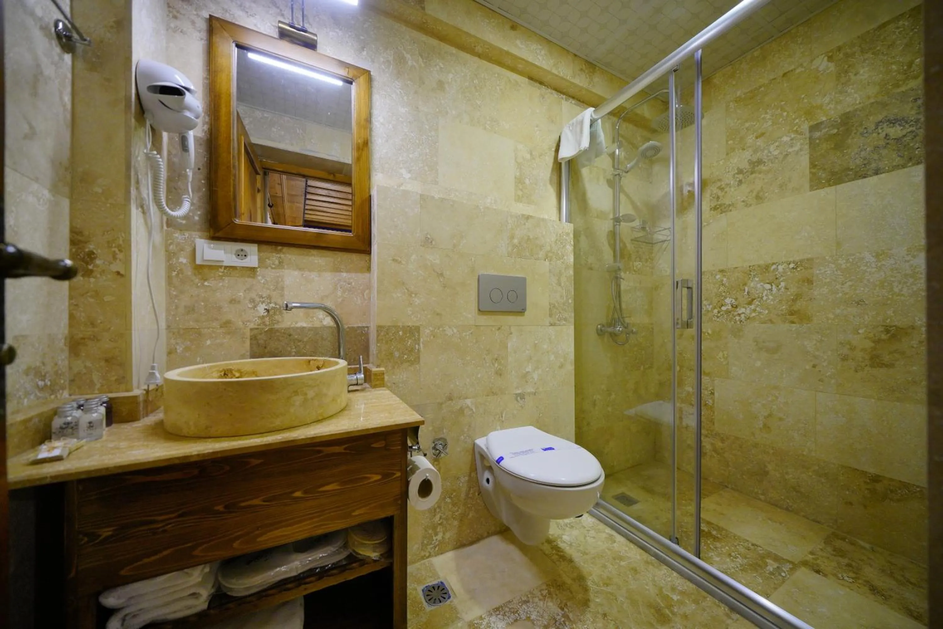 Bathroom in Enjoy Stone Hotel