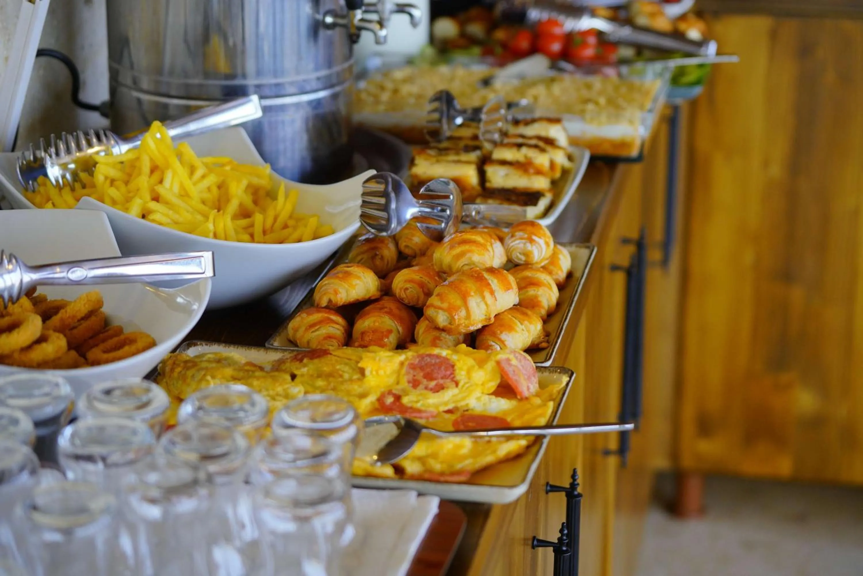 Coffee/tea facilities in Enjoy Stone Hotel