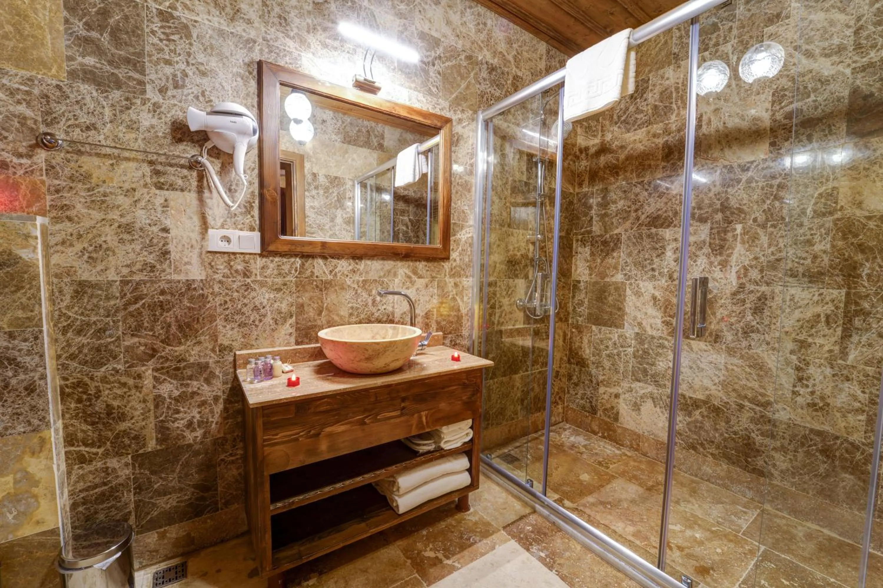 Bathroom in Enjoy Stone Hotel