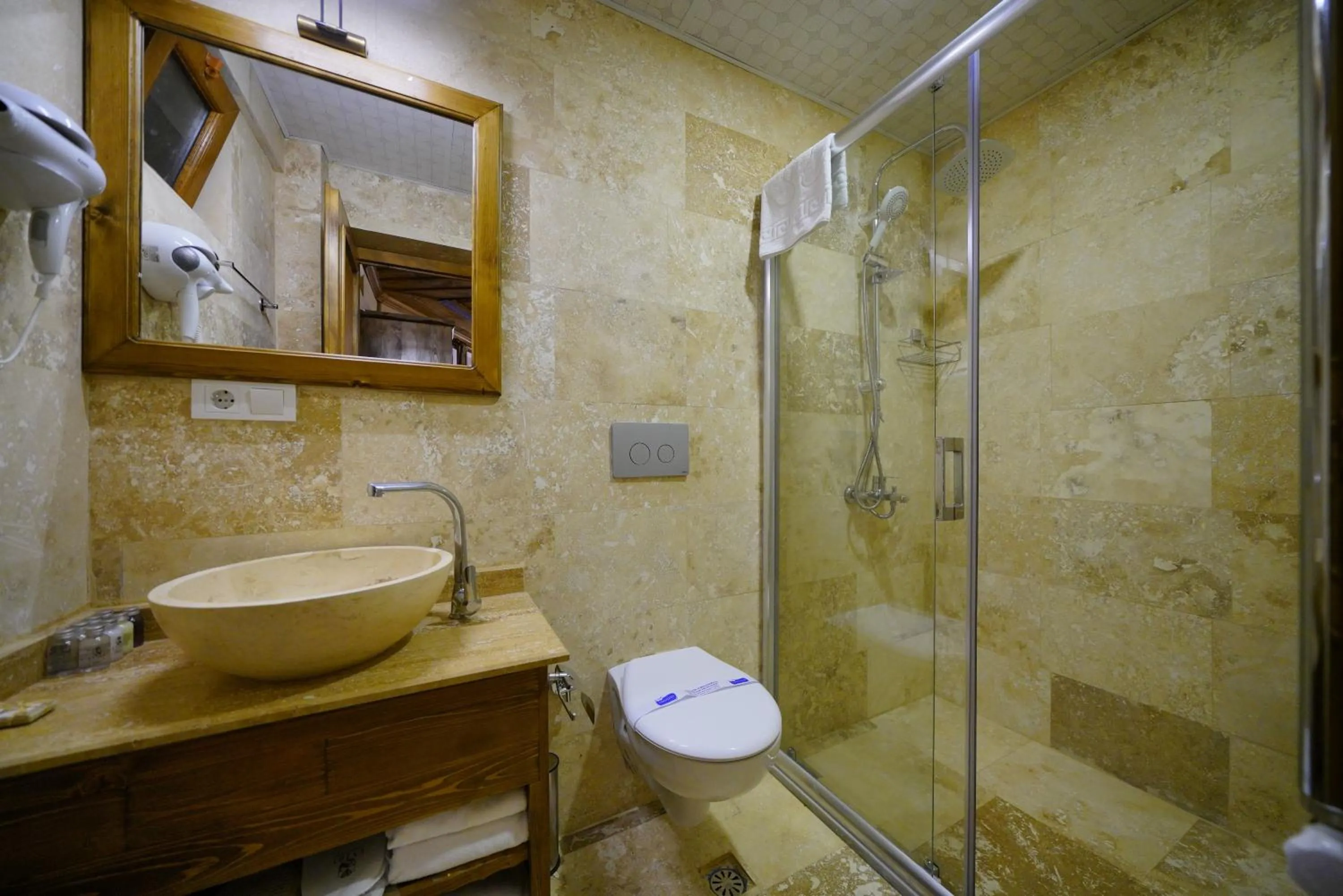 Toilet in Enjoy Stone Hotel