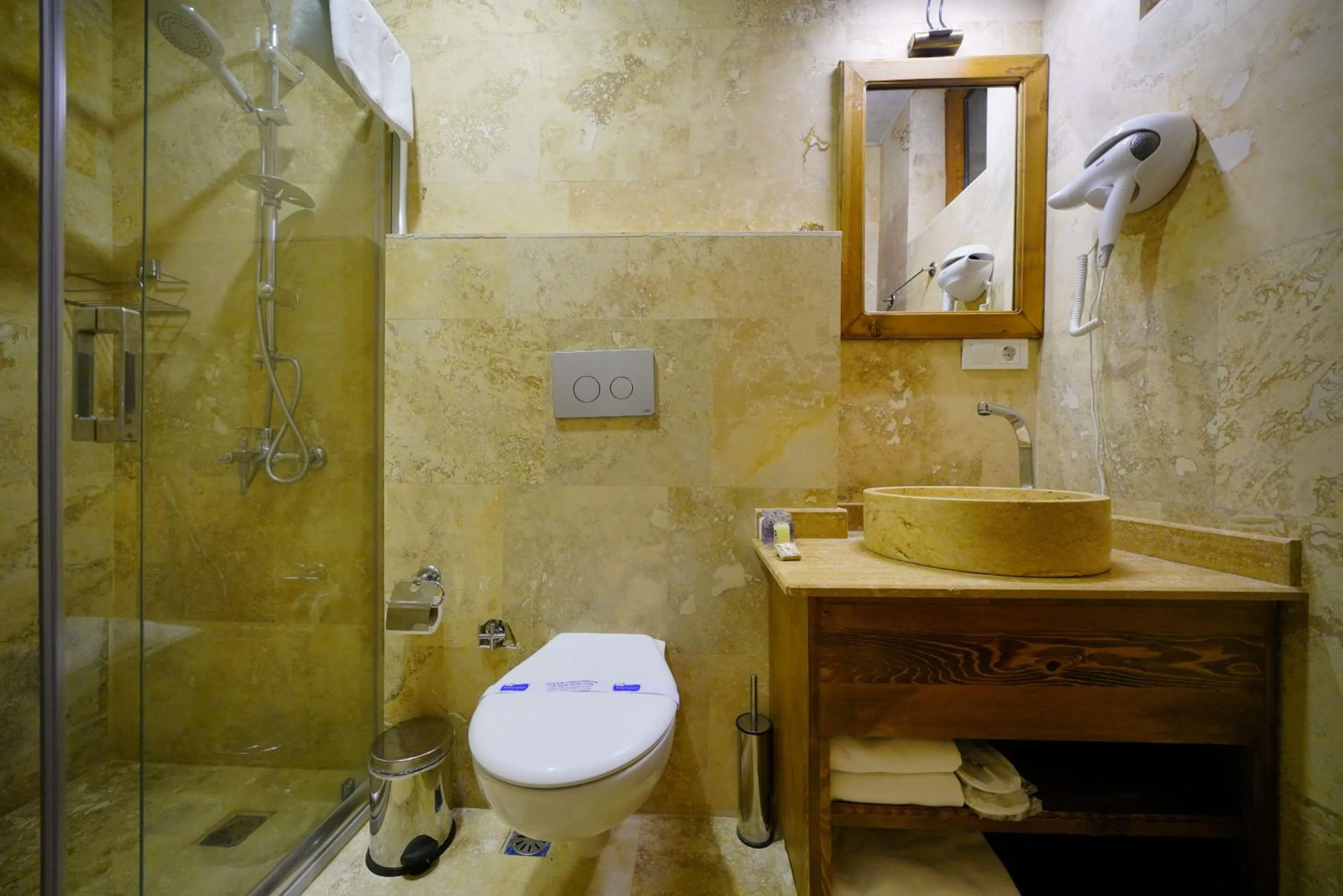 Shower in Enjoy Stone Hotel