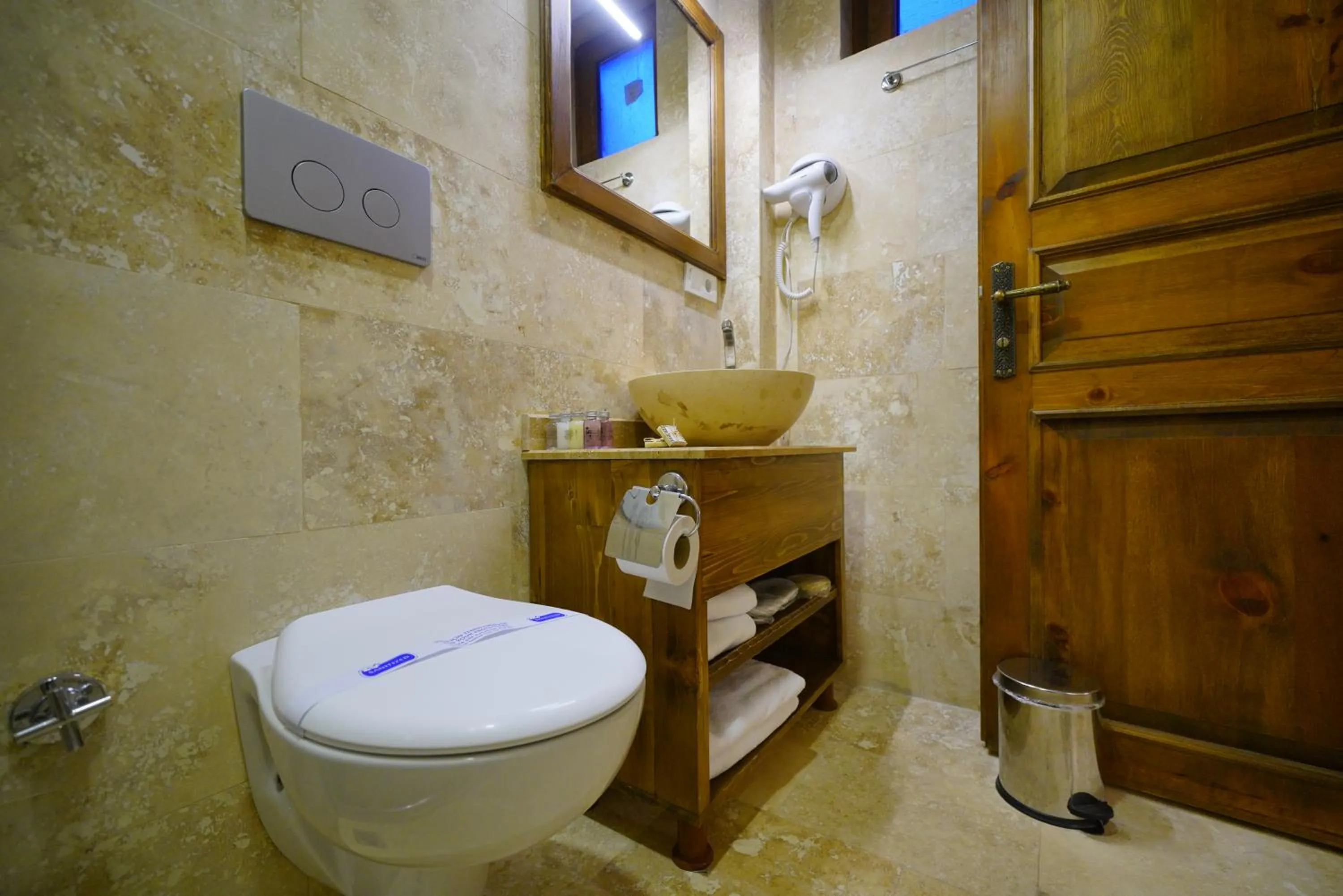 Toilet in Enjoy Stone Hotel