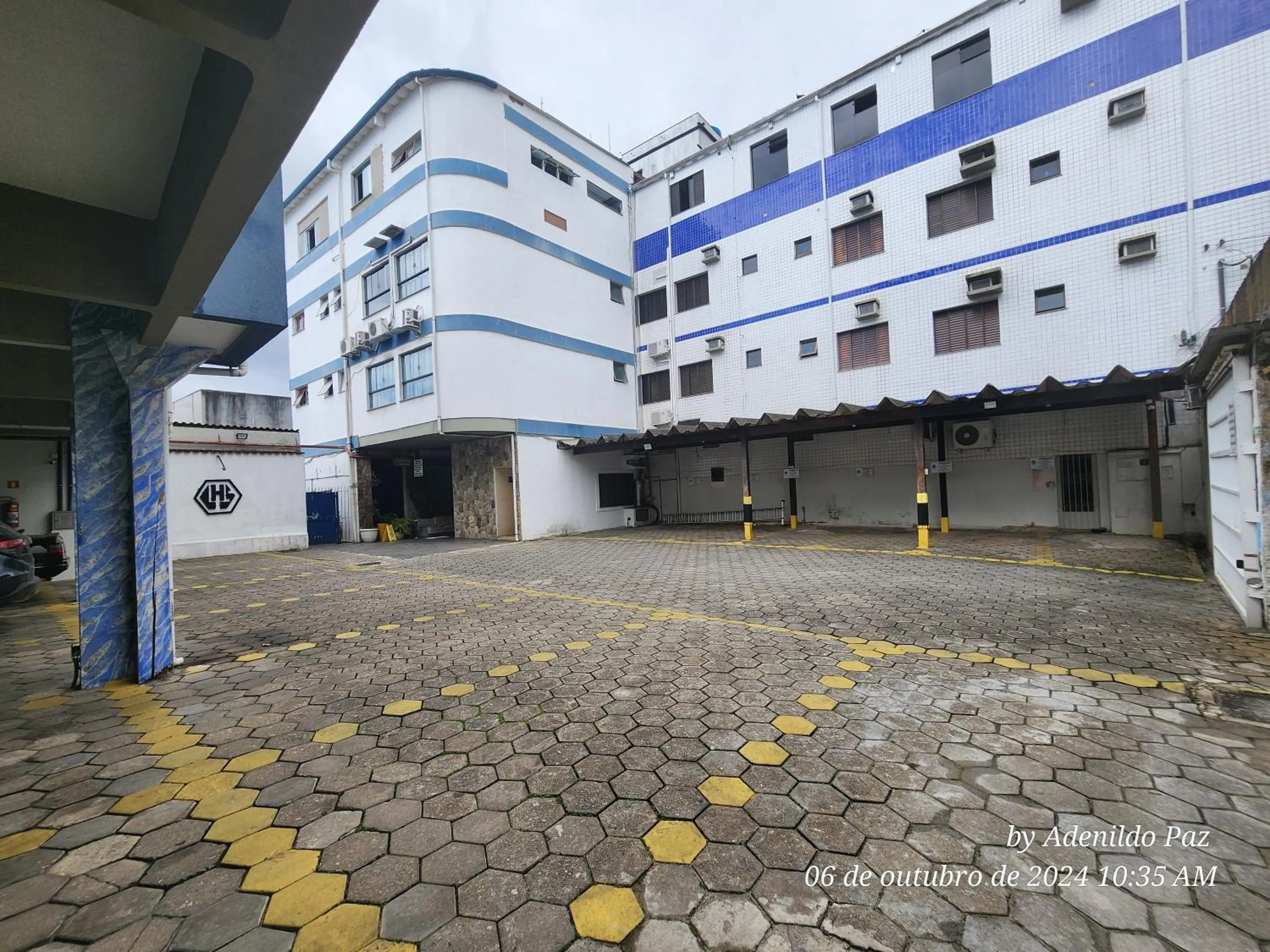 Parking in Hotel São Charbel