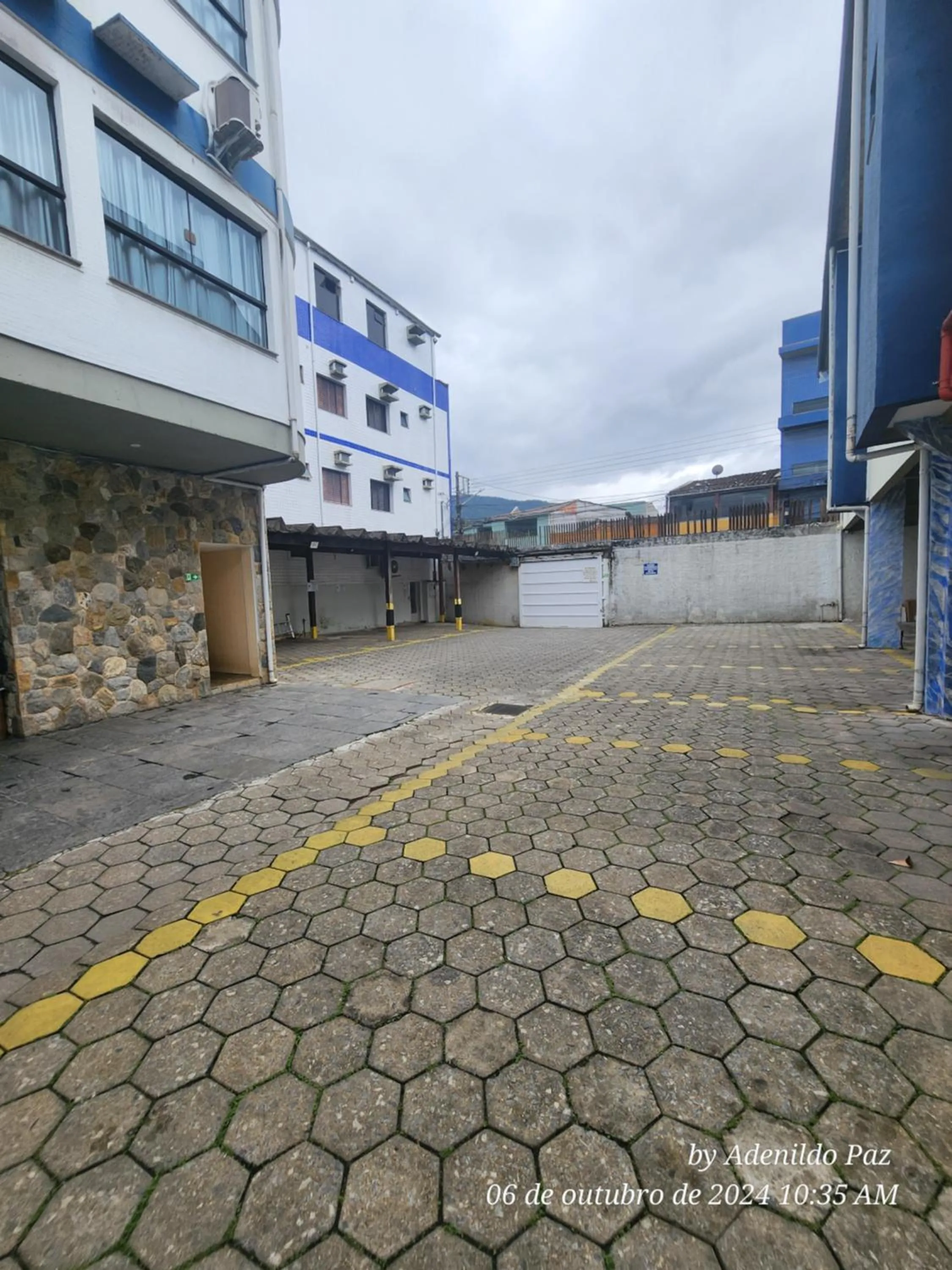 Parking in Hotel São Charbel