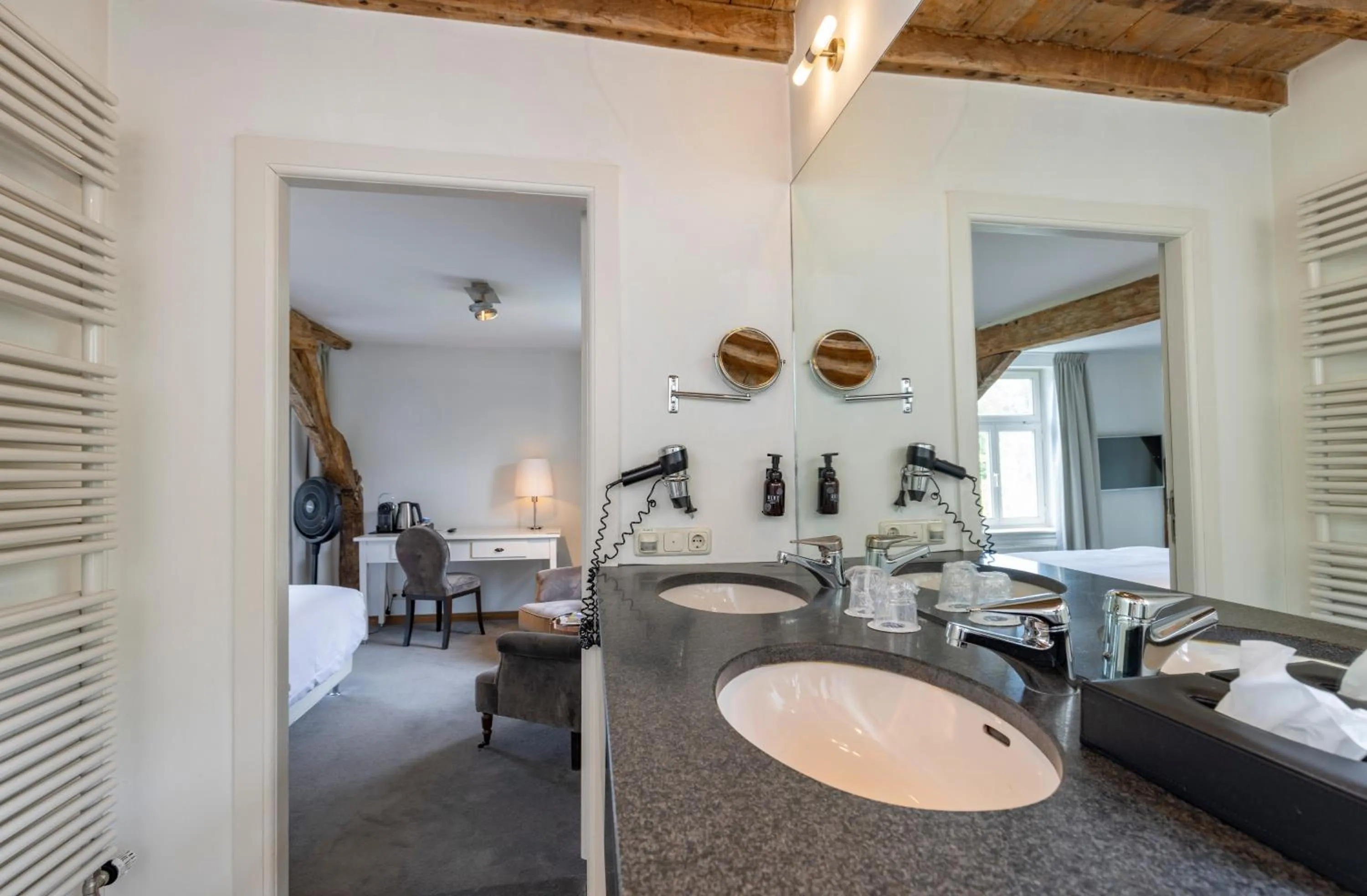 Bathroom in Fletcher Hotel Château De Raay