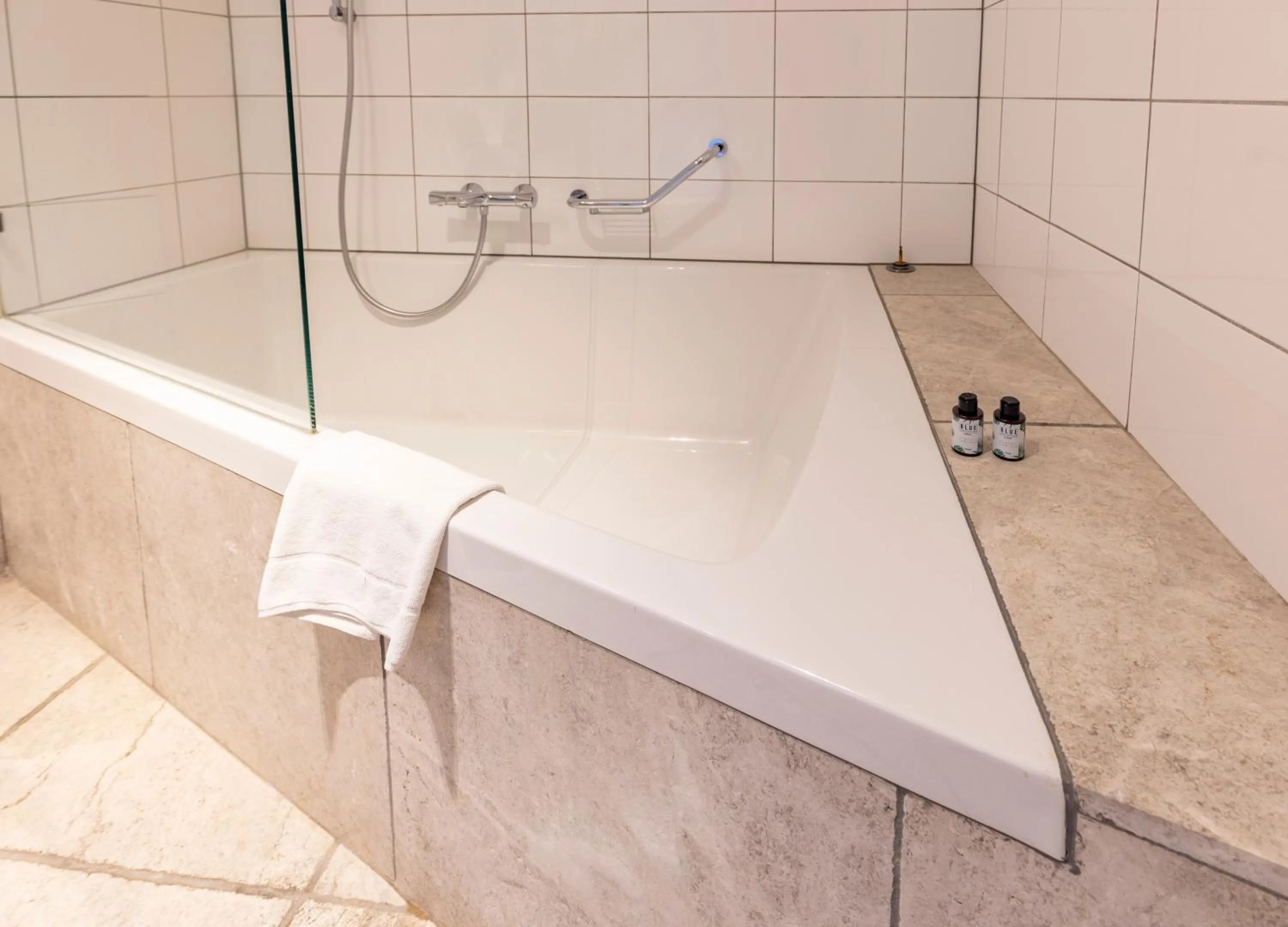 Bathroom in Fletcher Hotel Château De Raay