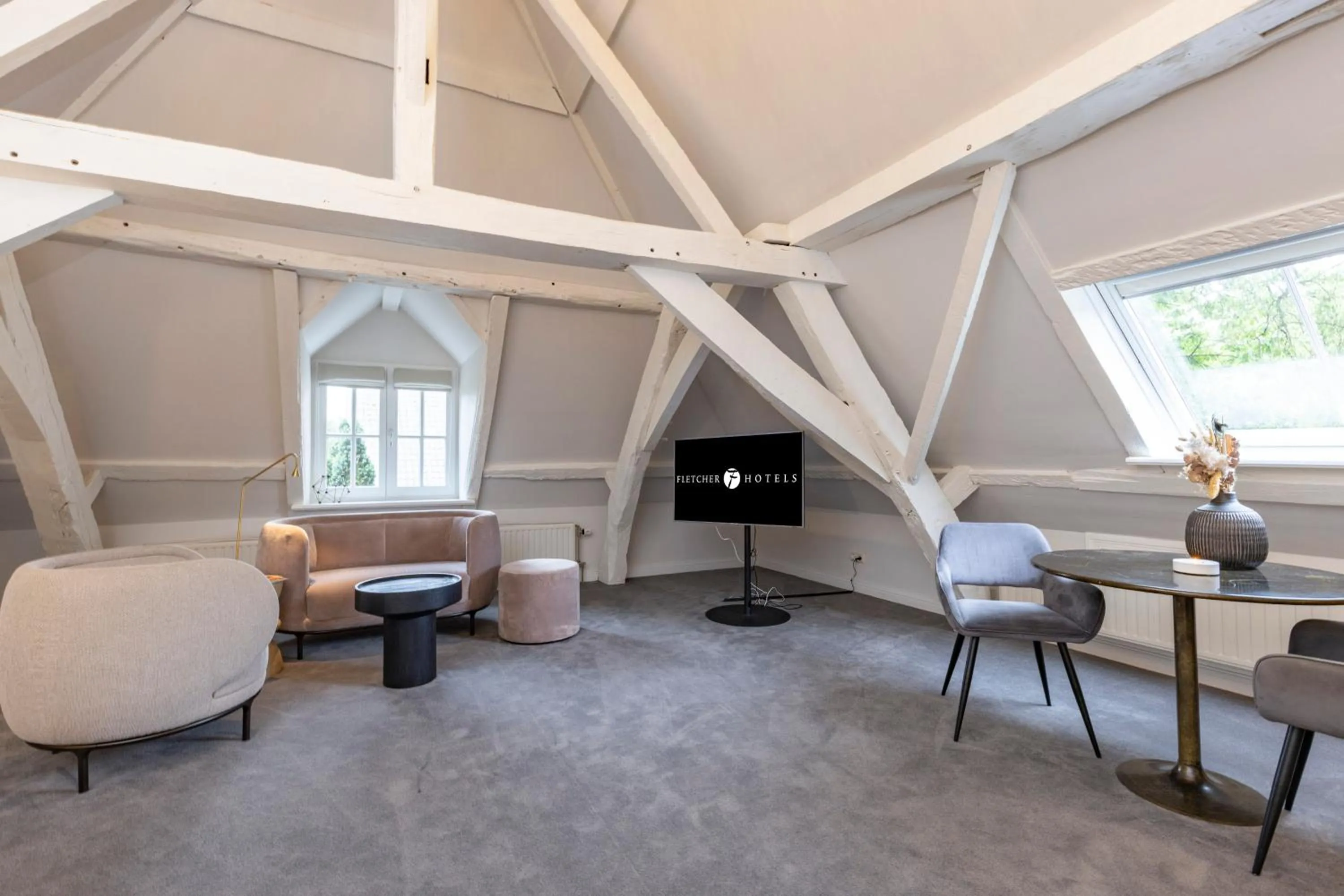 Seating area in Fletcher Hotel Château De Raay