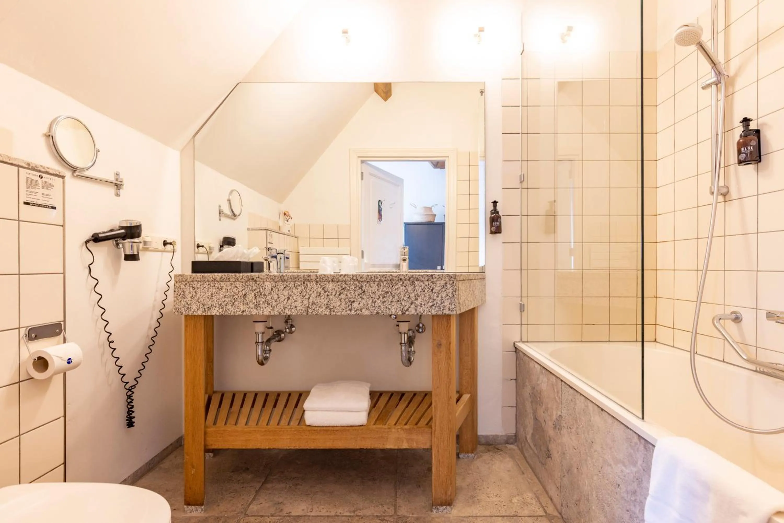 Bathroom in Fletcher Hotel Château De Raay