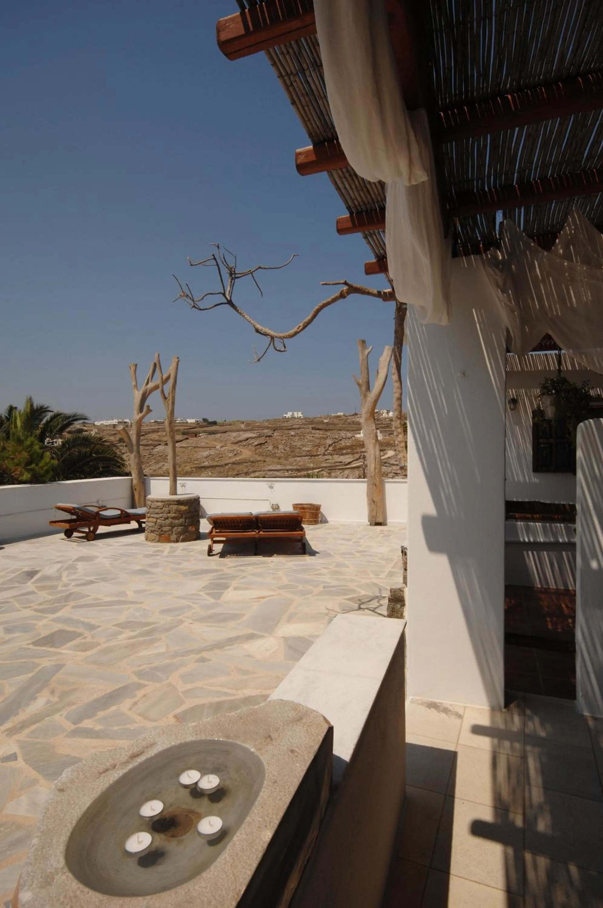 Area and facilities in Peristeronas Village