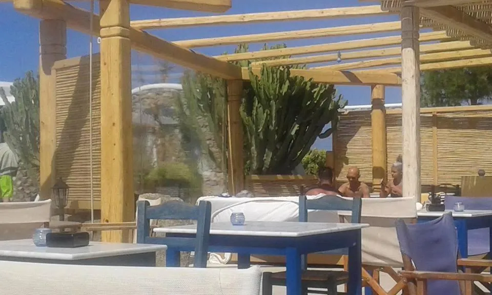 Restaurant/places to eat in Peristeronas Village