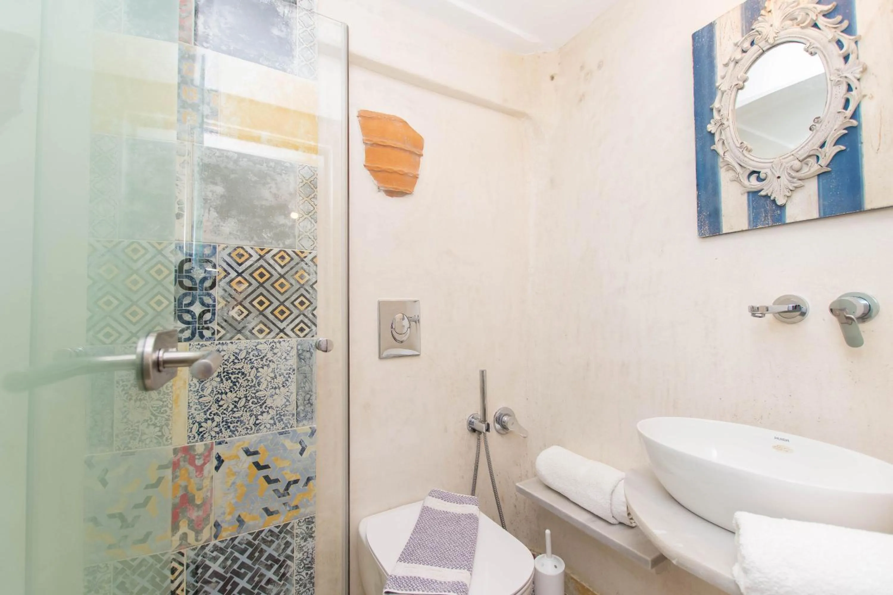 Peristeronas Village