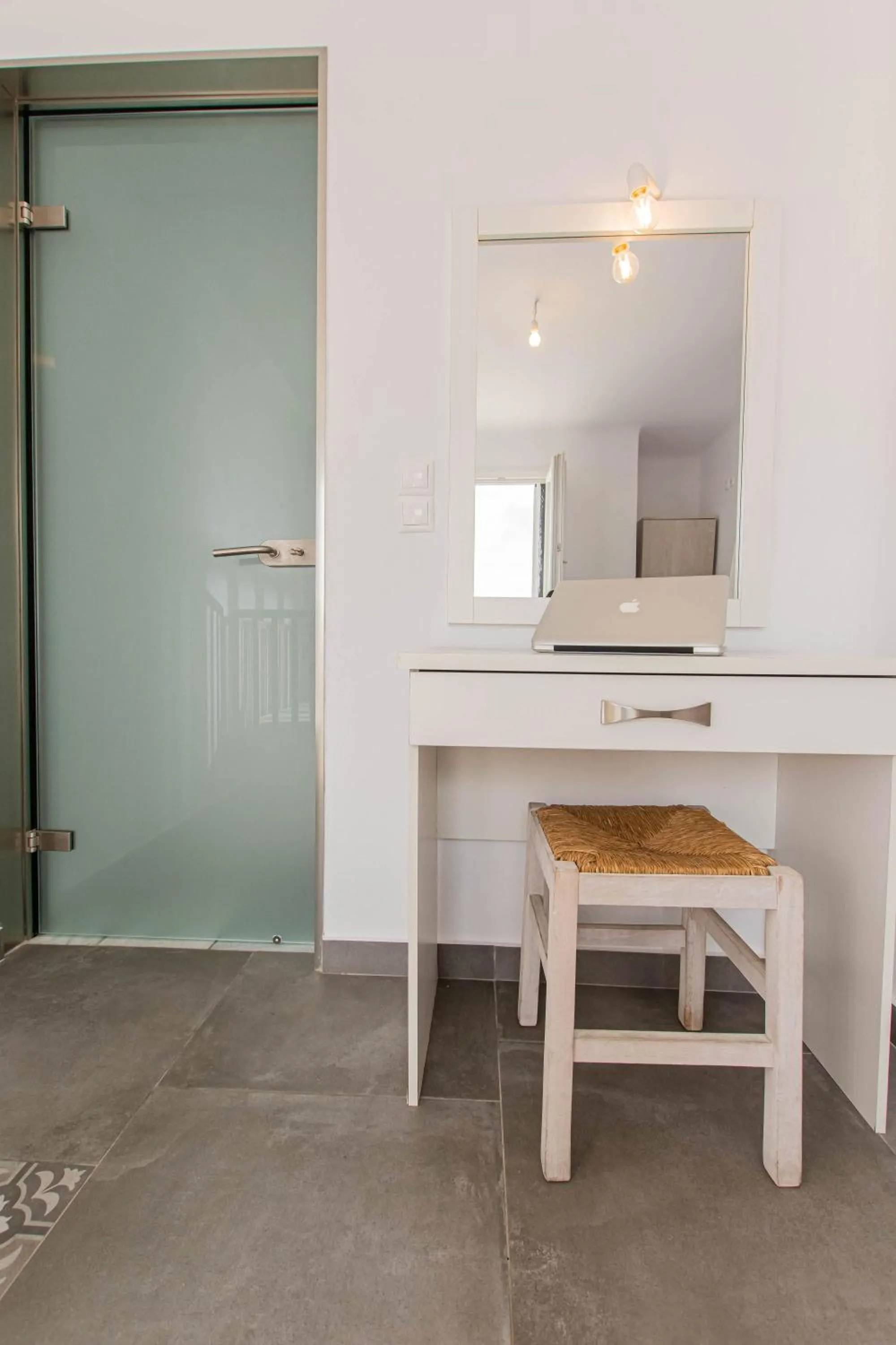 Peristeronas Village