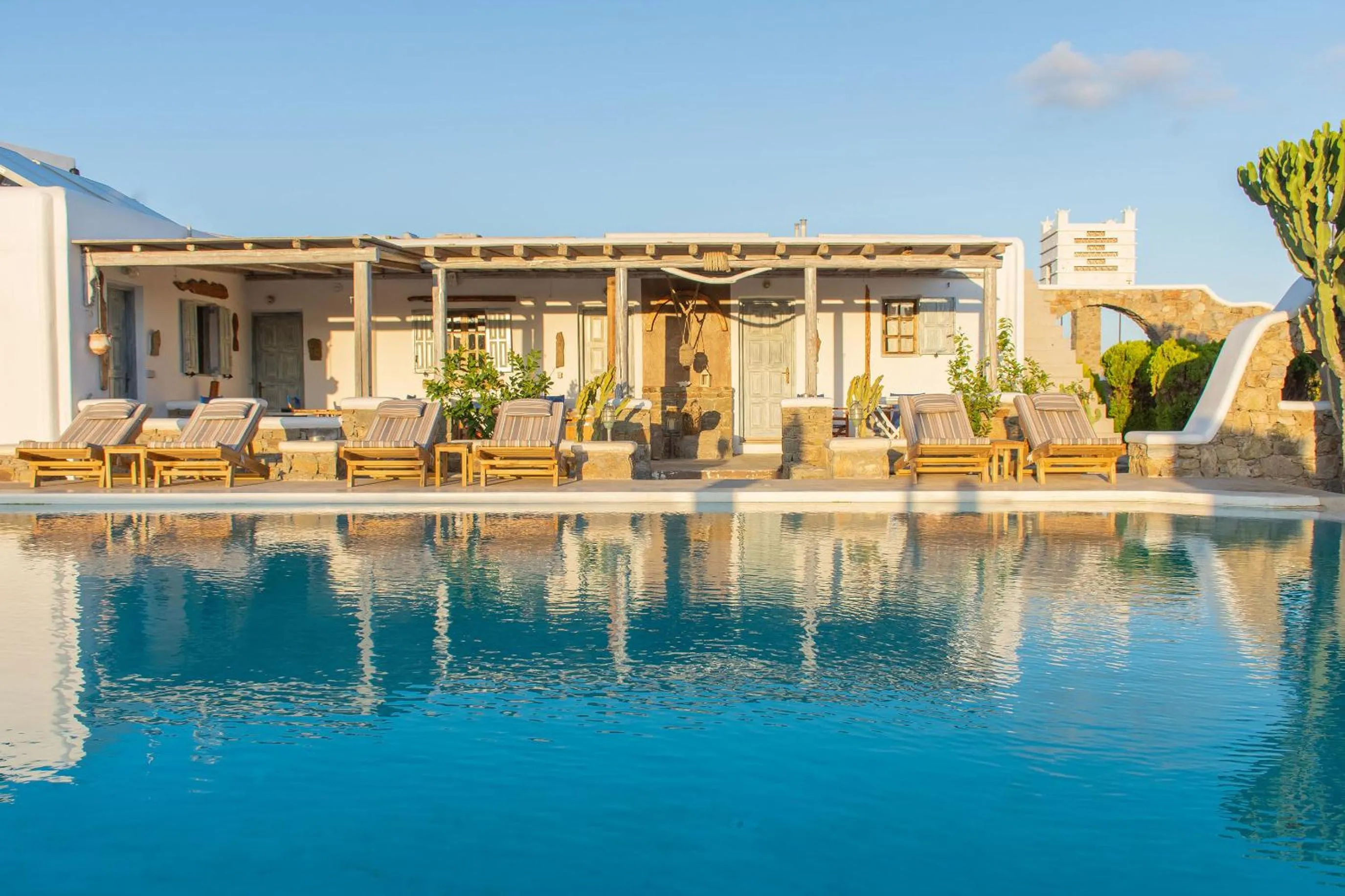 Peristeronas Village