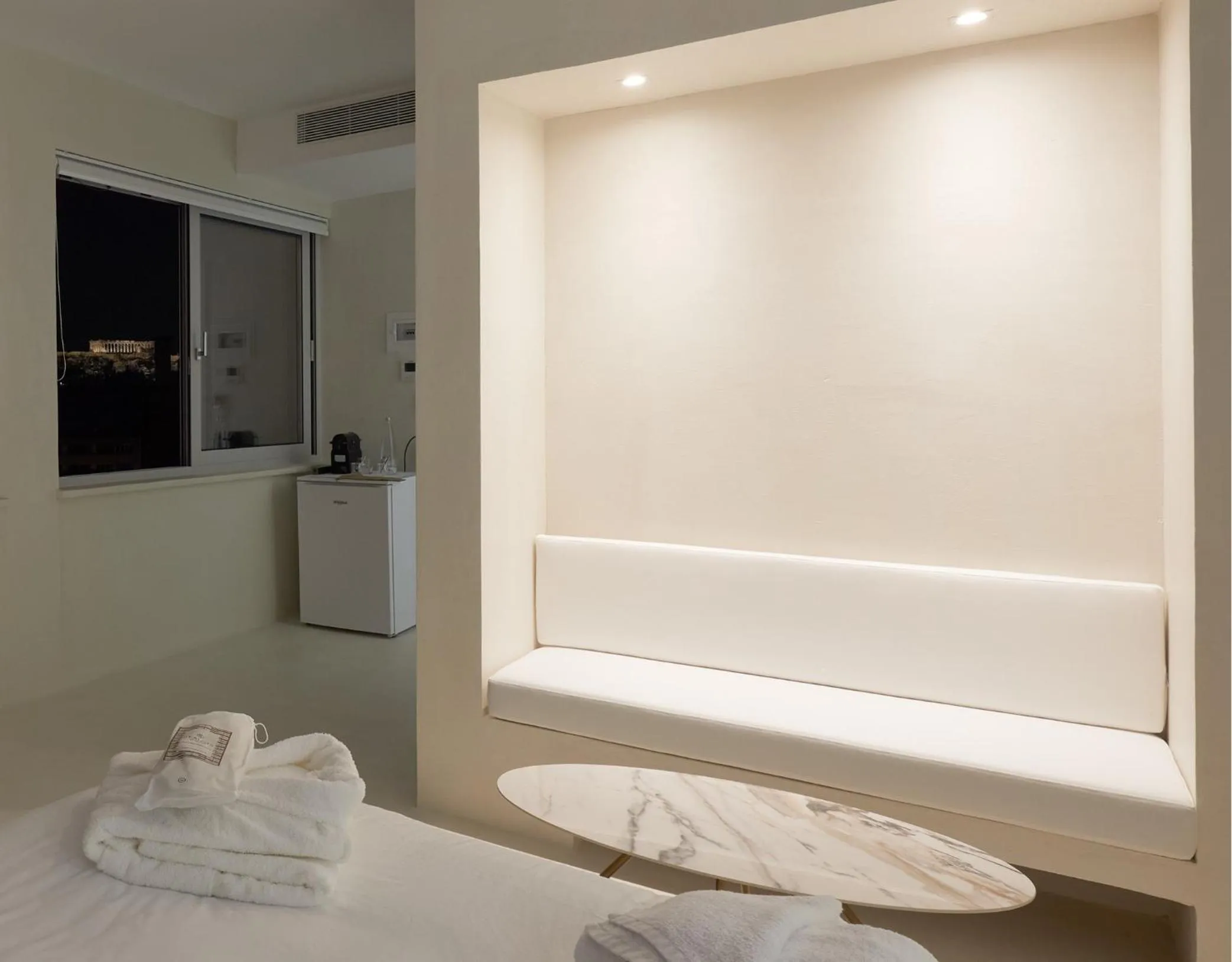 Living room, Bed in Athens Penthouse