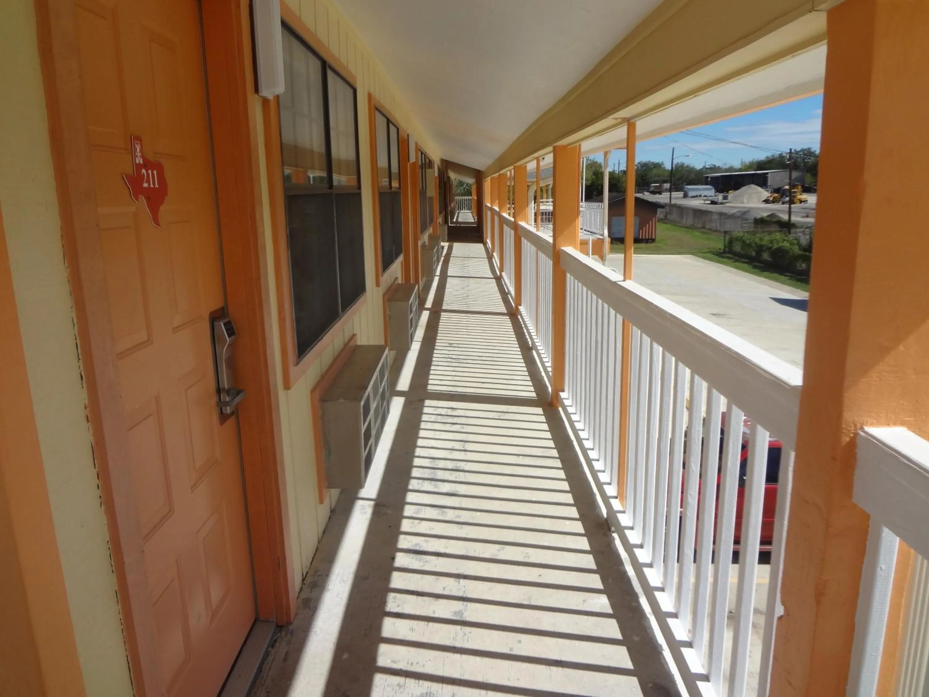Facade/entrance in Antlers Inn Goliad