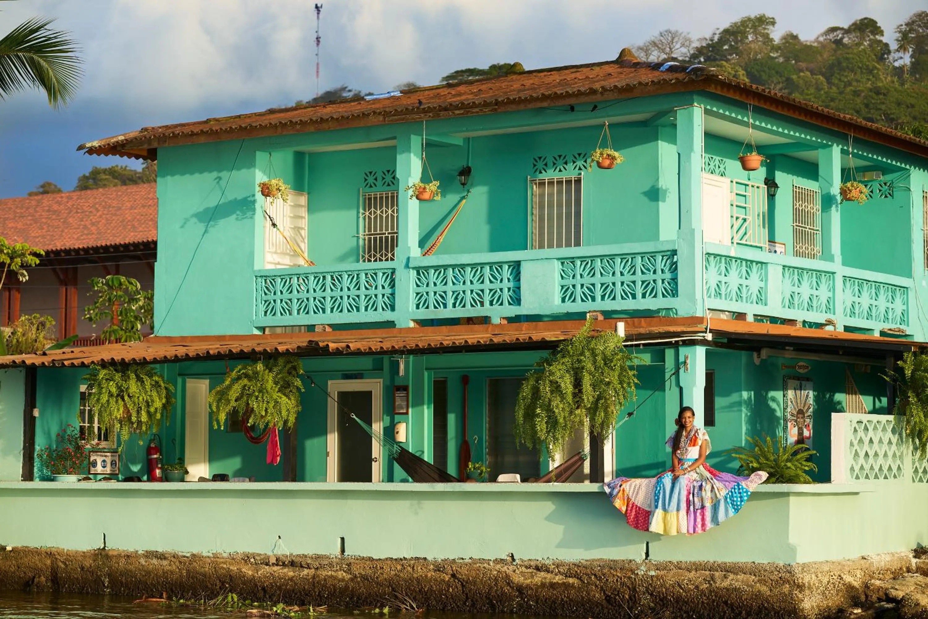 Property building in Casa Congo & Casa Rayo Verde - Restaurante - Galeria de arte