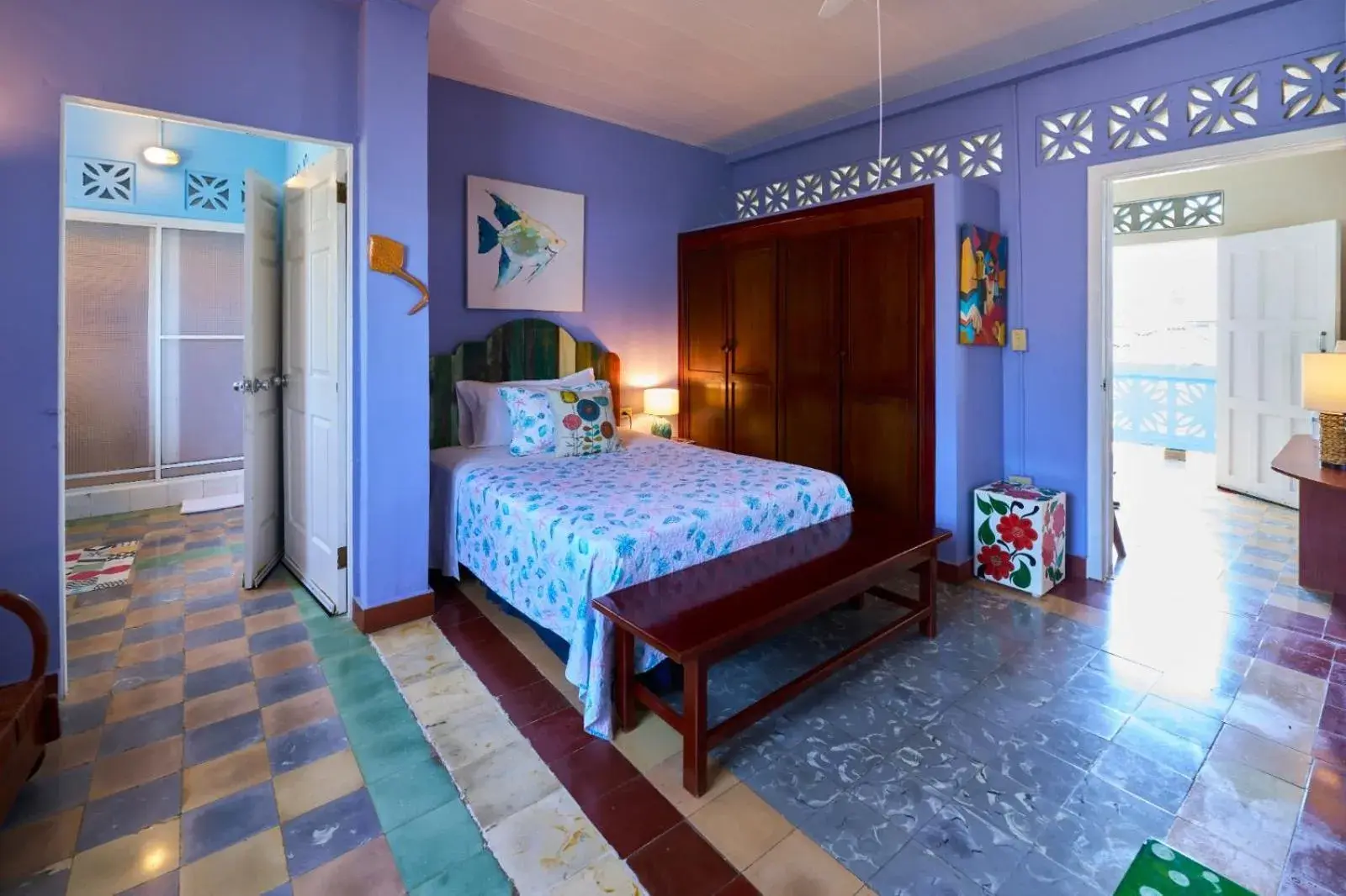 Family Room with Balcony - Rayo Verde in Casa Congo & Casa Rayo Verde - Restaurante - Galeria de arte Family Room with Balcony - Rayo Verde in Casa Congo & Casa Rayo Verde - Restaurante - Galeria de arte