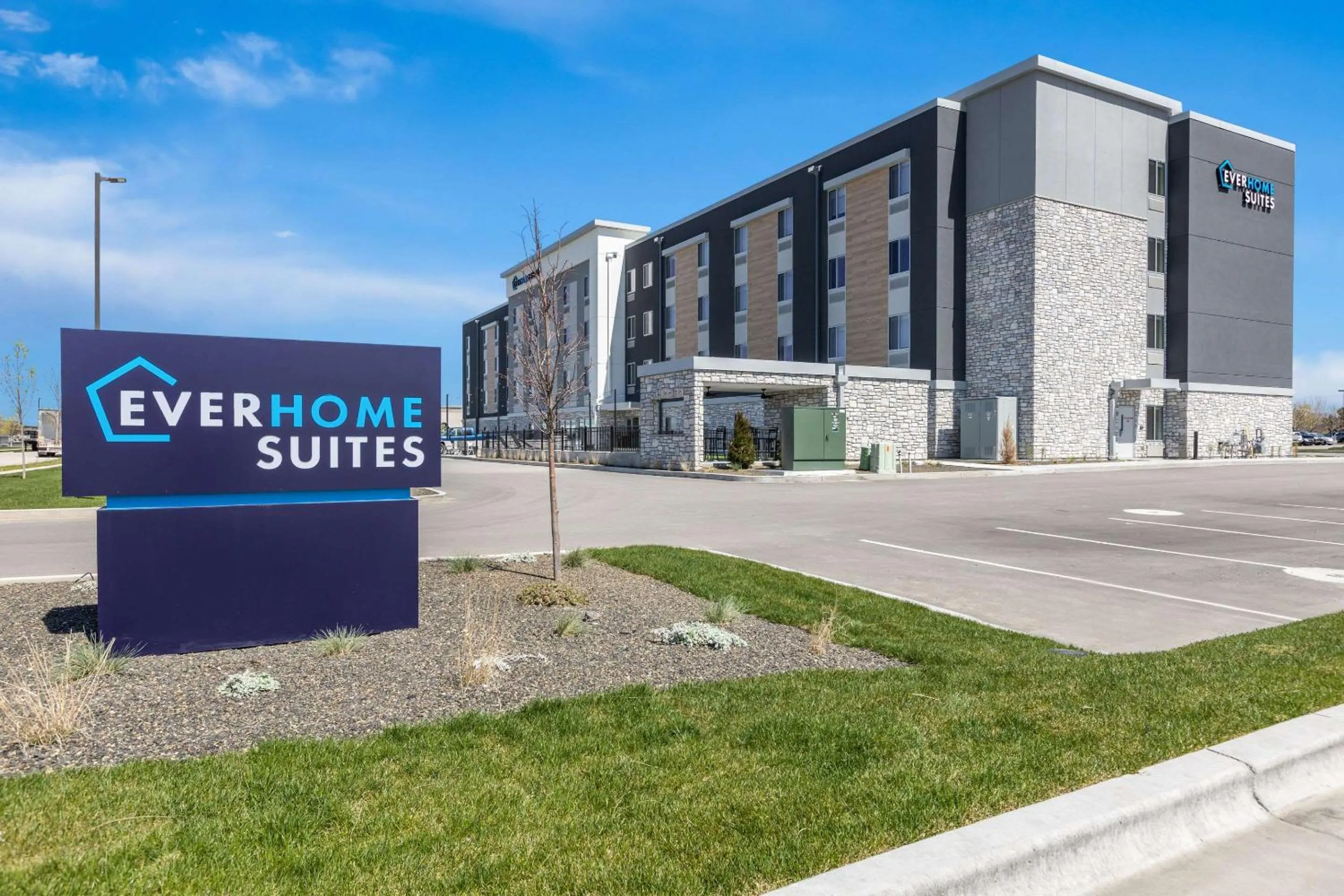 Property building in Everhome Suites Nampa Boise