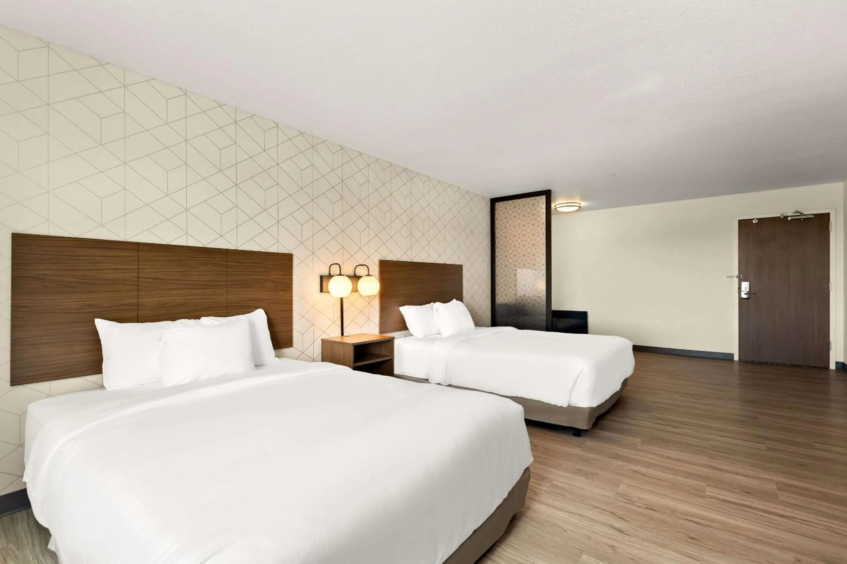 Bed in Everhome Suites Nampa Boise