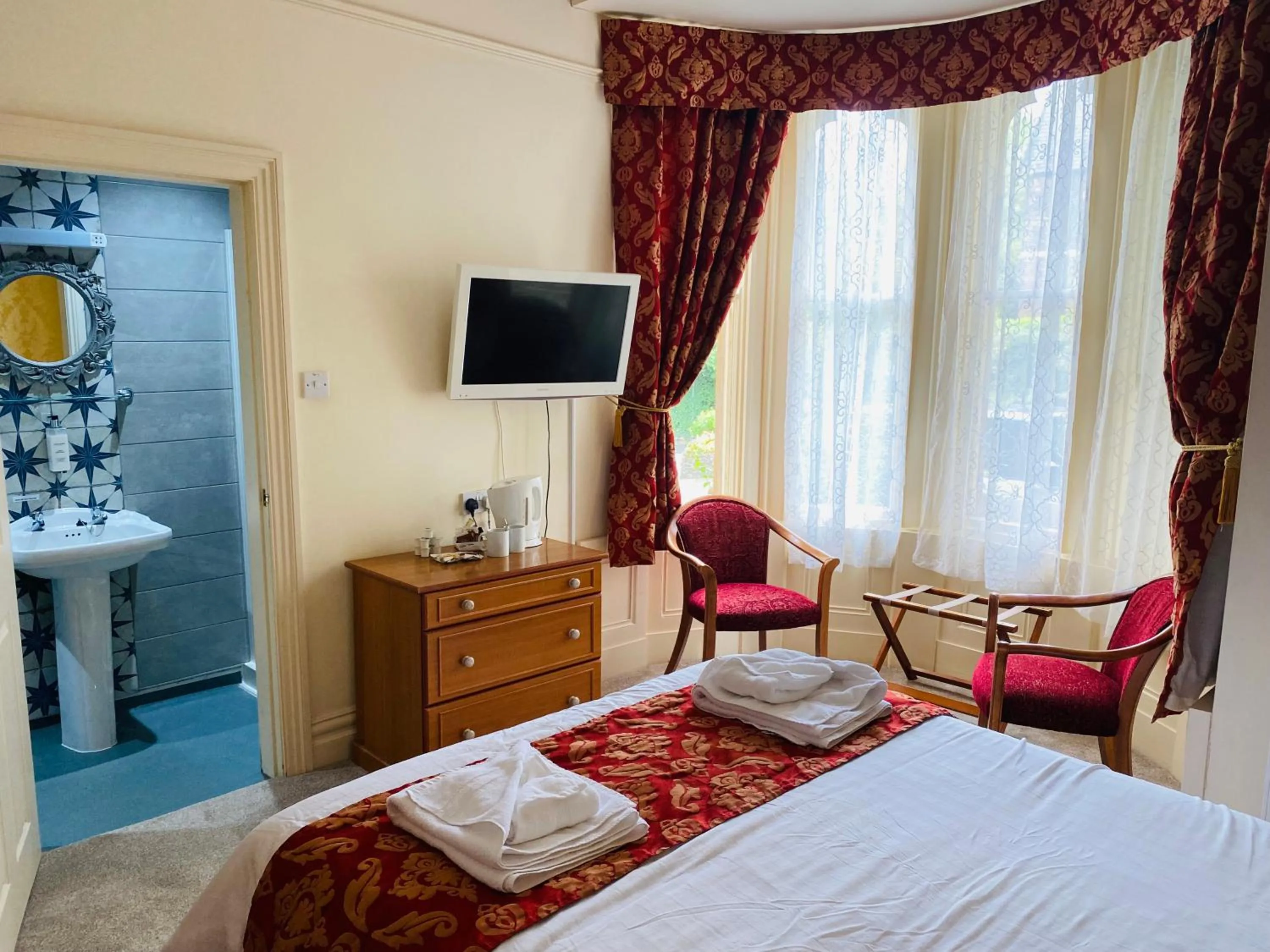 Nearby landmark, Bed in Farnley Tower Guesthouse