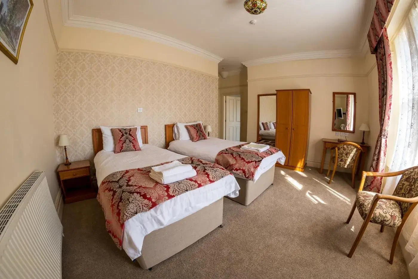 En Suite Twin Room in Farnley Tower Guesthouse En Suite Twin Room in Farnley Tower Guesthouse