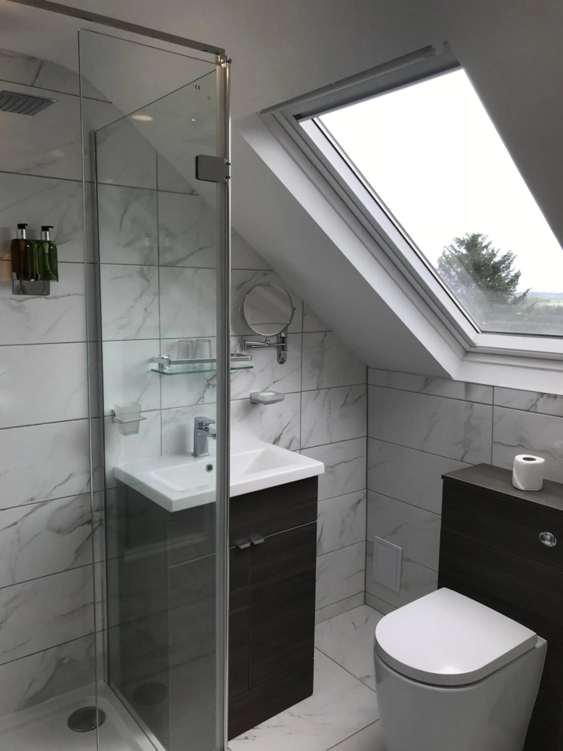 Toilet in Farnley Tower Guesthouse