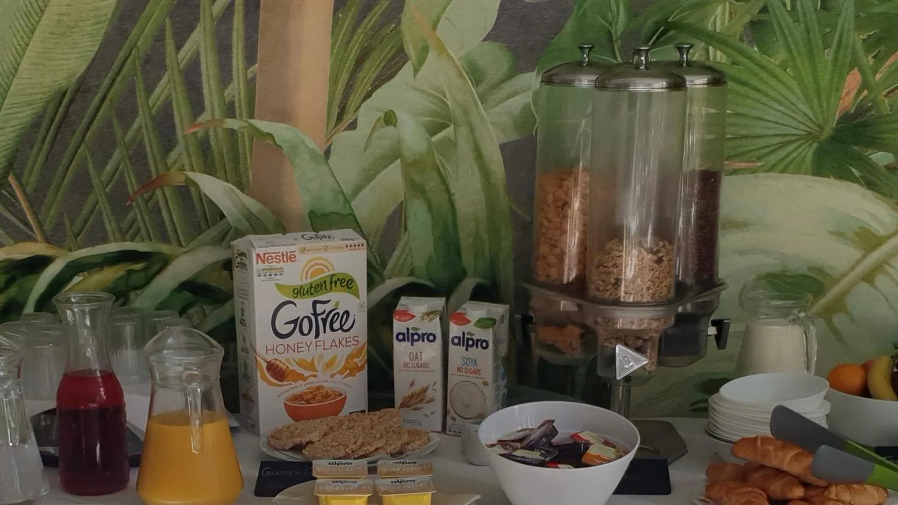 Coffee/tea facilities in Farnley Tower Guesthouse