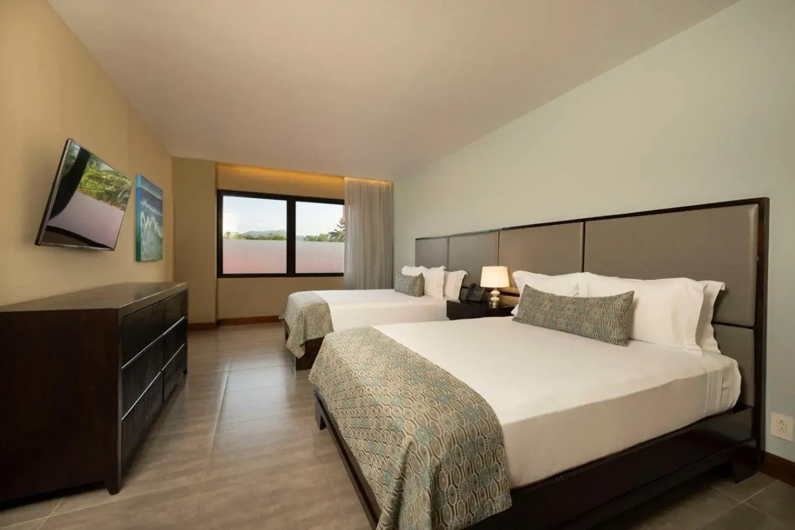 Deluxe Queen Room in Crocs Resort & Casino Deluxe Queen Room in Crocs Resort & Casino