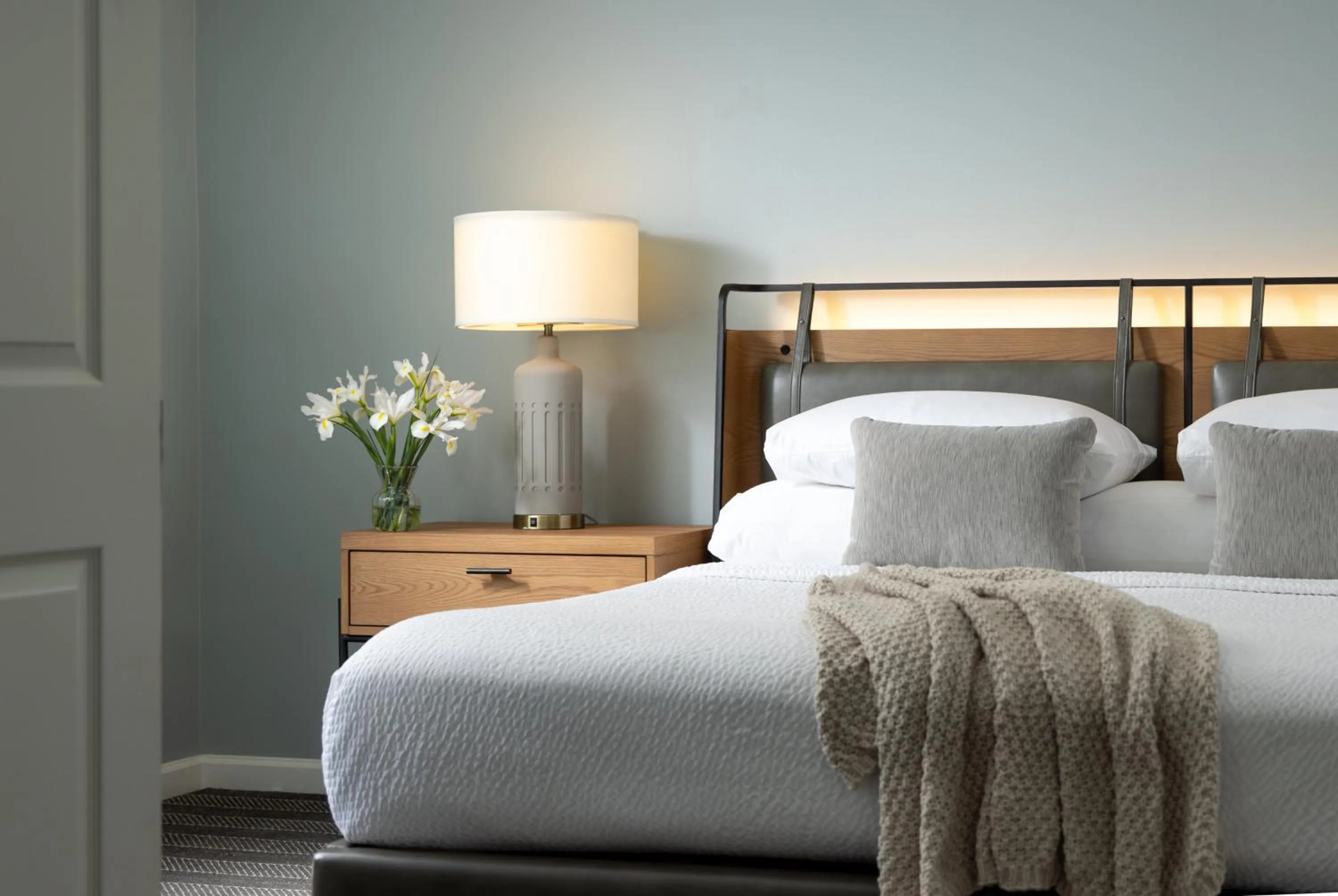 Bedroom, Bed in Meadowbrook Inn