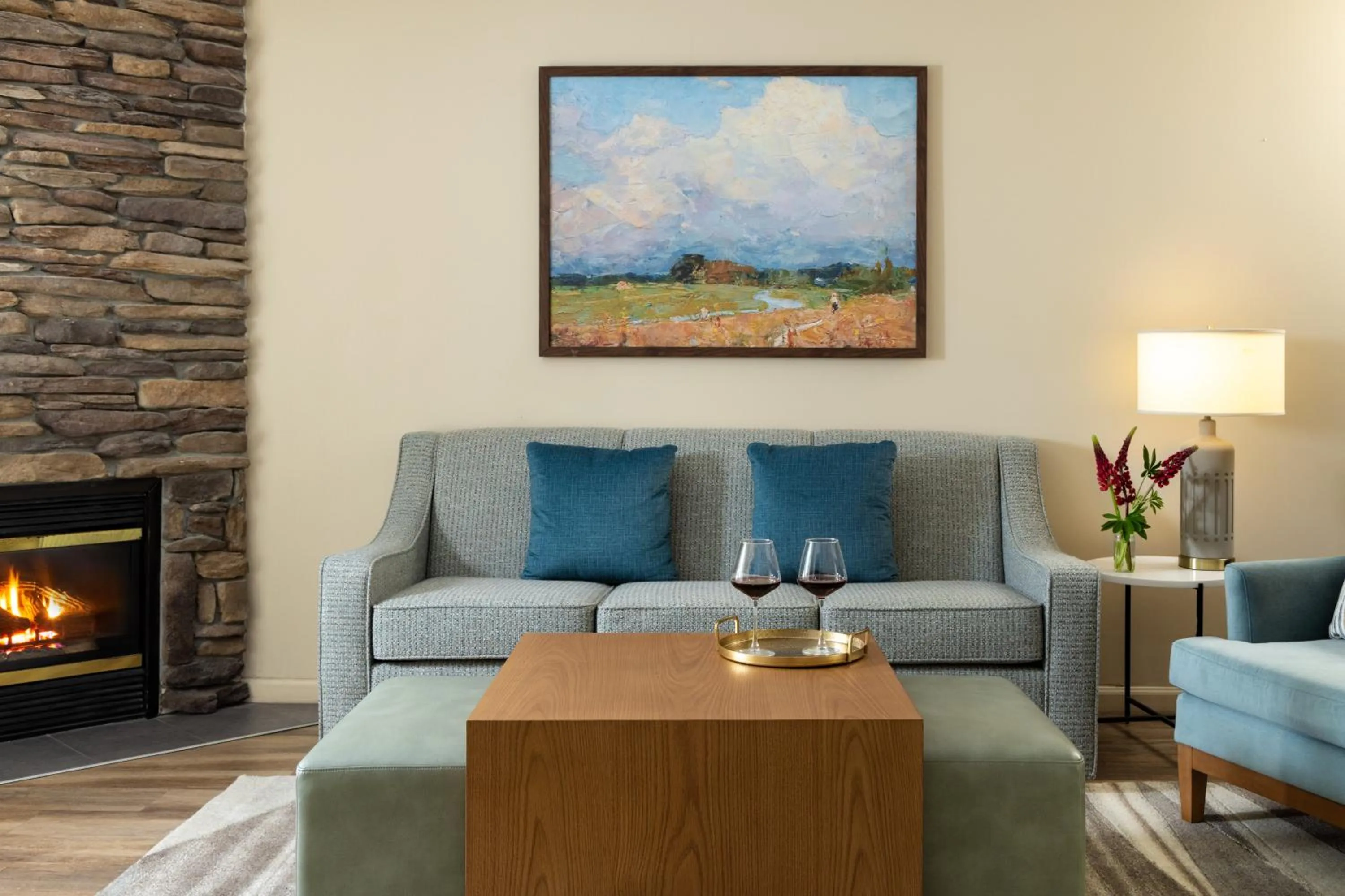 Living room in Meadowbrook Inn