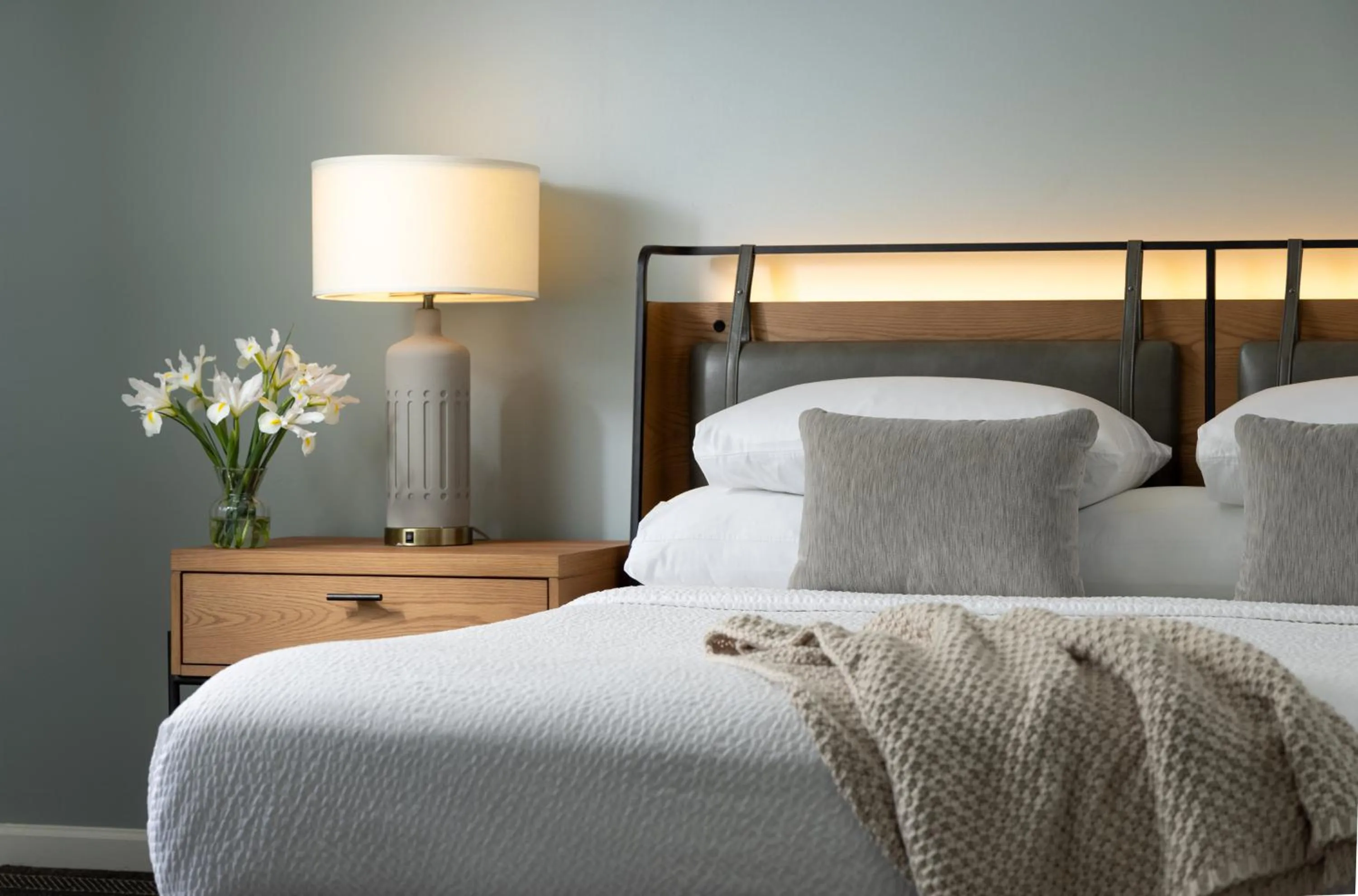 Bedroom, Bed in Meadowbrook Inn